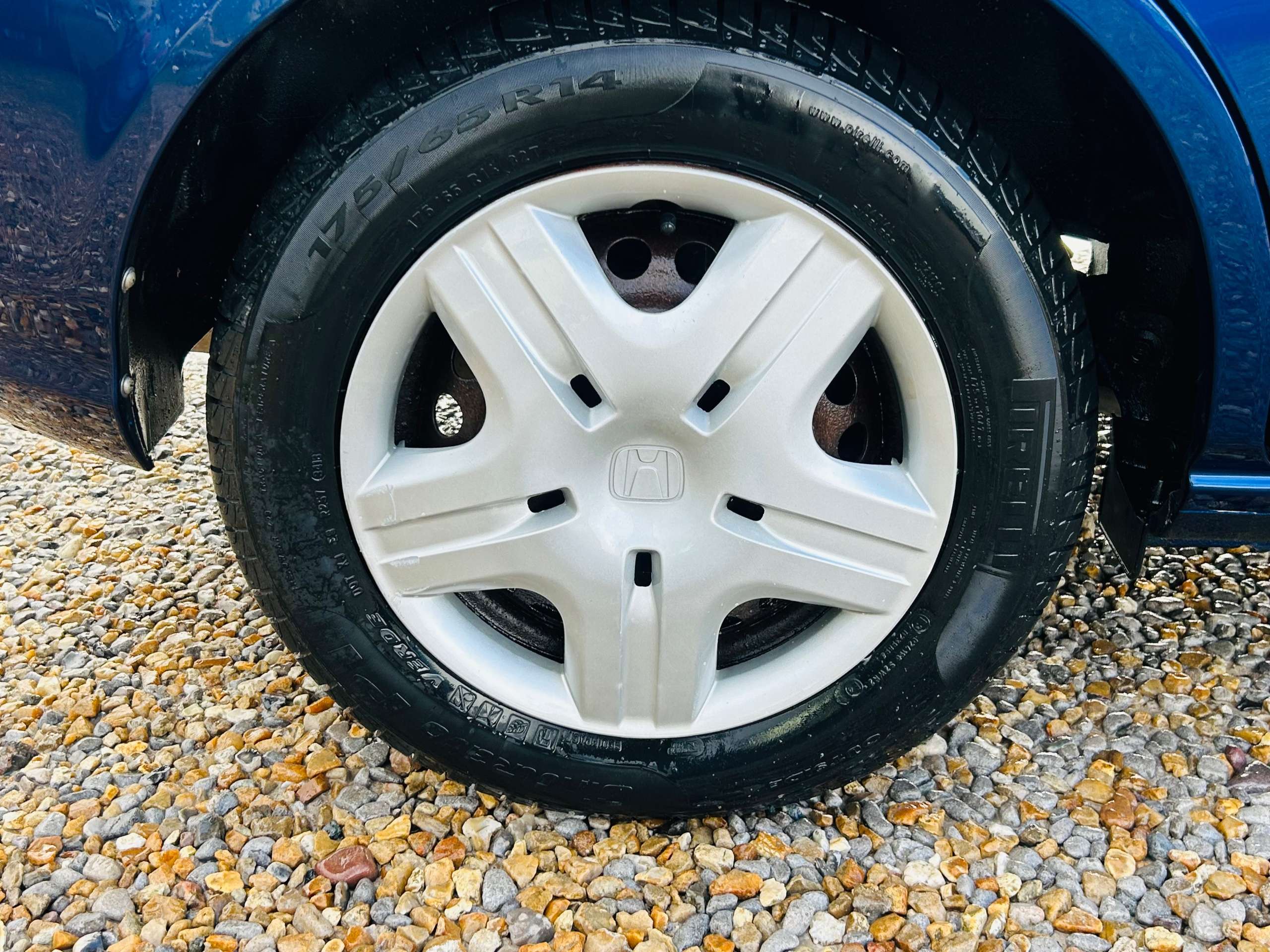 A 2004 HONDA JAZZ 1.4 i-DSI SE Hatchback 5dr Petrol Manual (134 g/km, 82 bhp) A 2004 HONDA JAZZ 1.4 i-DSI SE Hatchback 5dr Petrol Manual (134 g/km, 82 bhp)