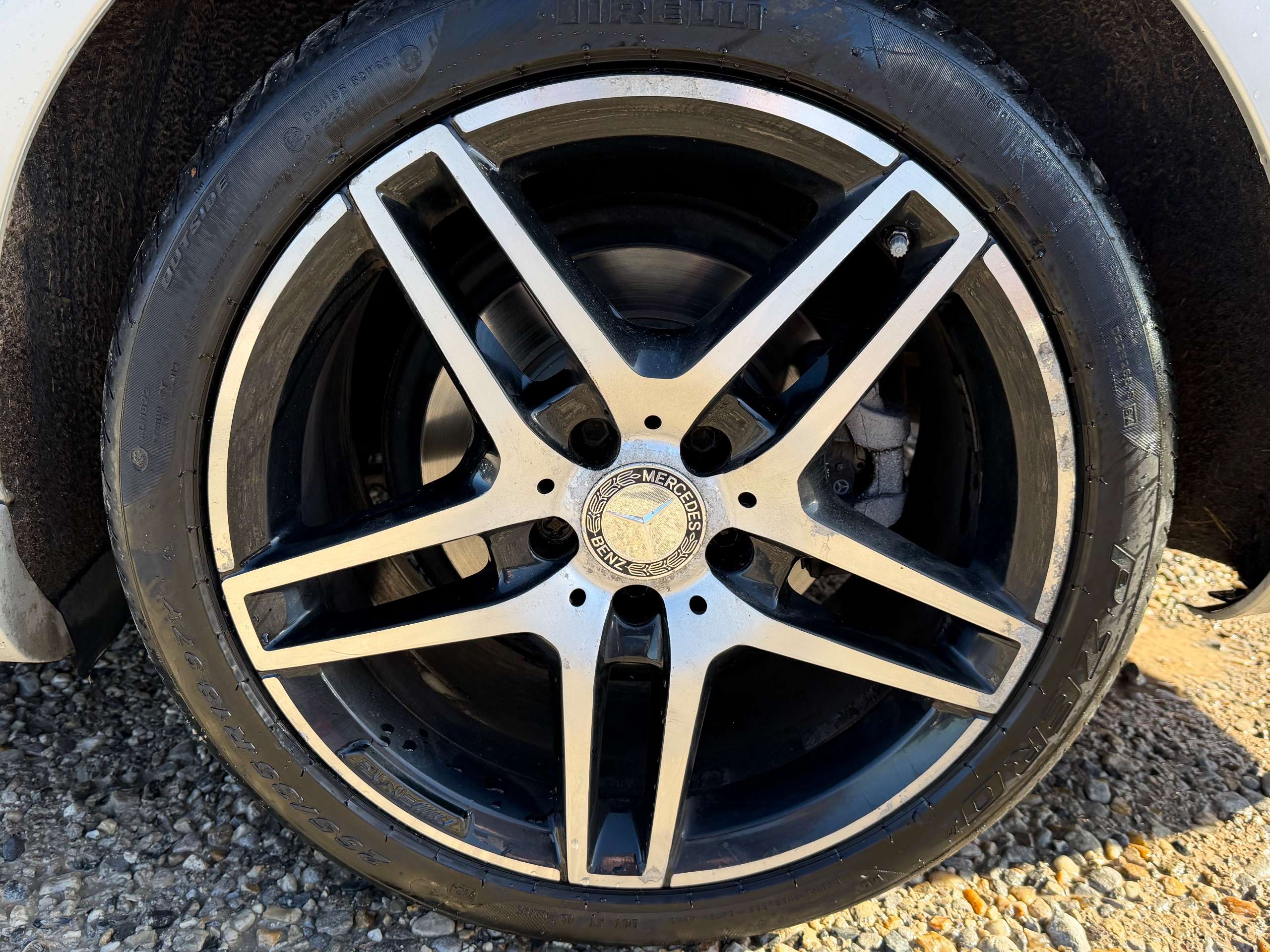 A 2016 MERCEDES-BENZ E CLASS 3.0 E350 V6 BlueTEC AMG Night Edition (Premium) Estate 5dr Diesel G-Tronic+ Euro 6 (s/s) (258 ps) A 2016 MERCEDES-BENZ E CLASS 3.0 E350 V6 BlueTEC AMG Night Edition (Premium) Estate 5dr Diesel G-Tronic+ Euro 6 (s/s) (258 ps)
