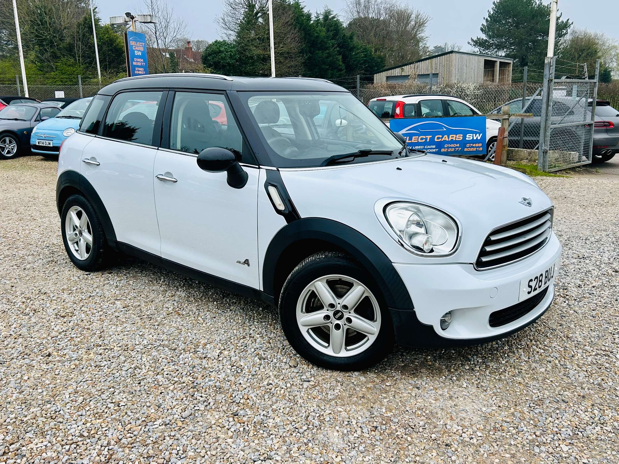A 2011 MINI COUNTRYMAN 2.0 Cooper D SUV 5dr Diesel Auto ALL4 Euro 5 (112 ps) A 2011 MINI COUNTRYMAN 2.0 Cooper D SUV 5dr Diesel Auto ALL4 Euro 5 (112 ps)