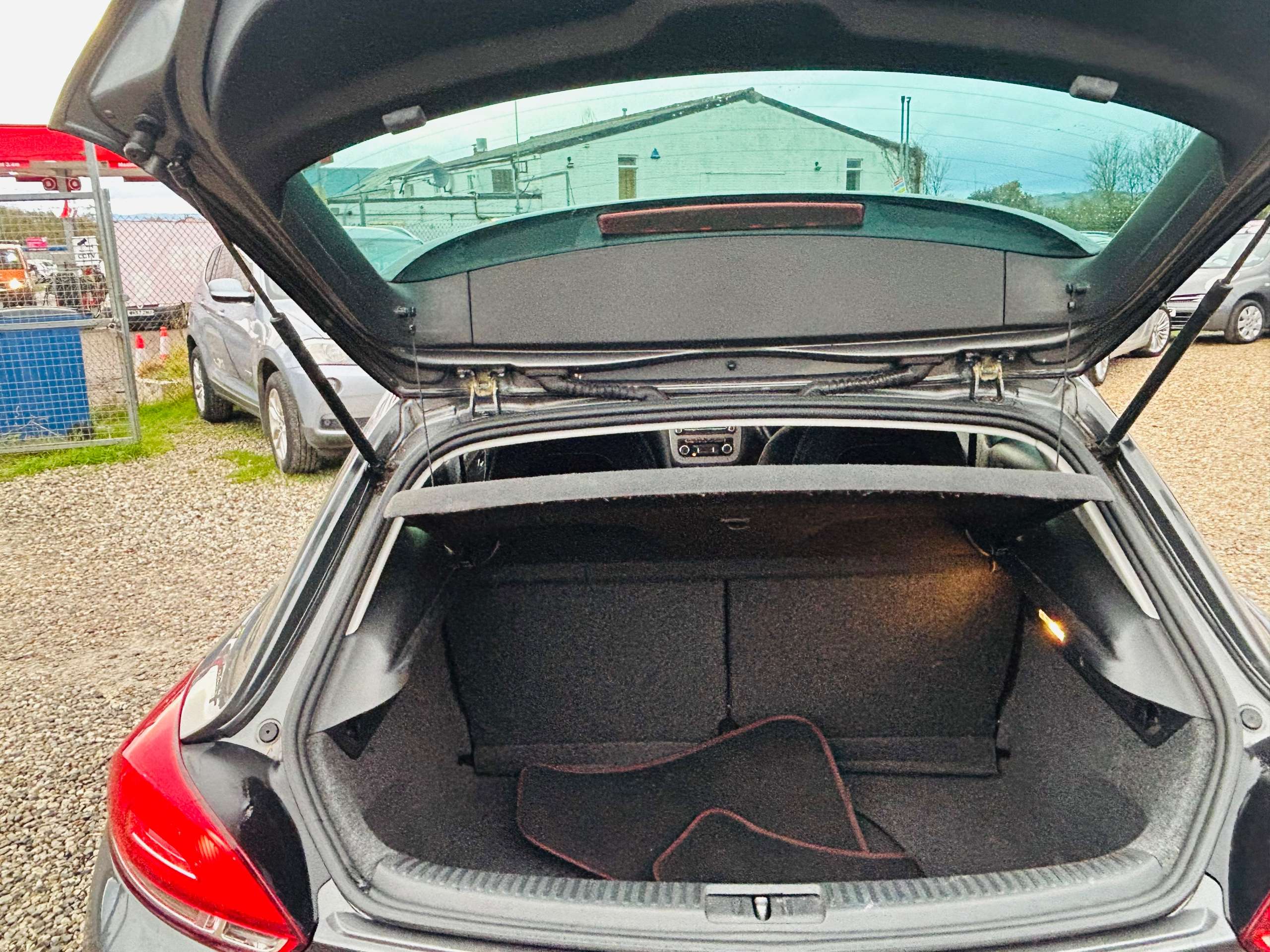 2011 VOLKSWAGEN SCIROCCO 2011 VOLKSWAGEN SCIROCCO