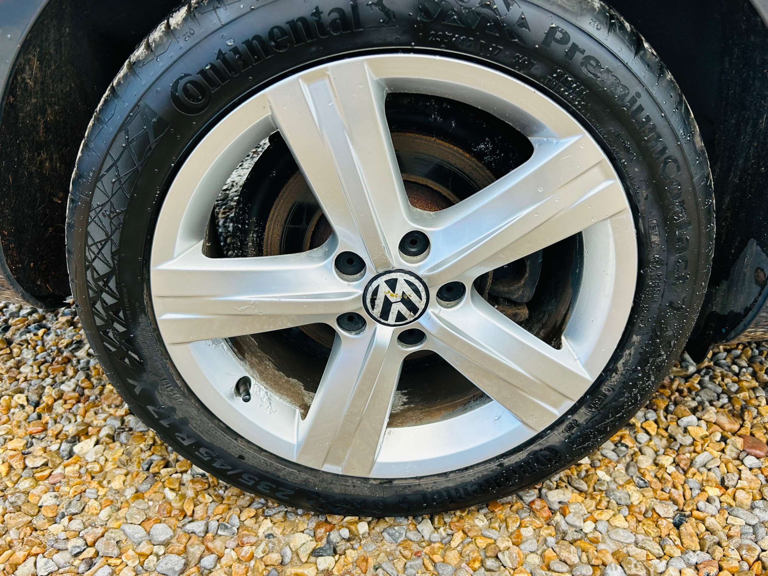 A 2011 VOLKSWAGEN PASSAT 2.0 TDI BlueMotion Tech SE Estate 5dr Diesel Manual Euro 5 (s/s) (140 ps) A 2011 VOLKSWAGEN PASSAT 2.0 TDI BlueMotion Tech SE Estate 5dr Diesel Manual Euro 5 (s/s) (140 ps)