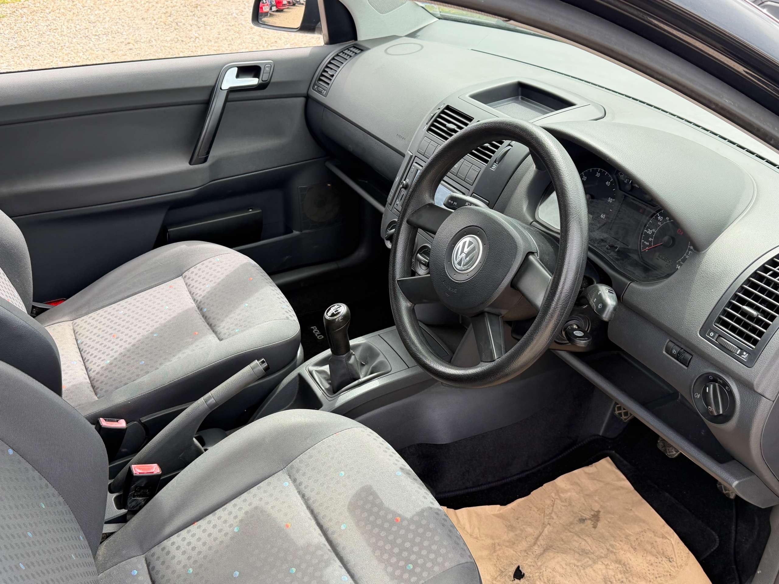 A 2005 VOLKSWAGEN POLO 1.2 Twist Hatchback 3dr Petrol Manual (144 g/km, 65 bhp) A 2005 VOLKSWAGEN POLO 1.2 Twist Hatchback 3dr Petrol Manual (144 g/km, 65 bhp)