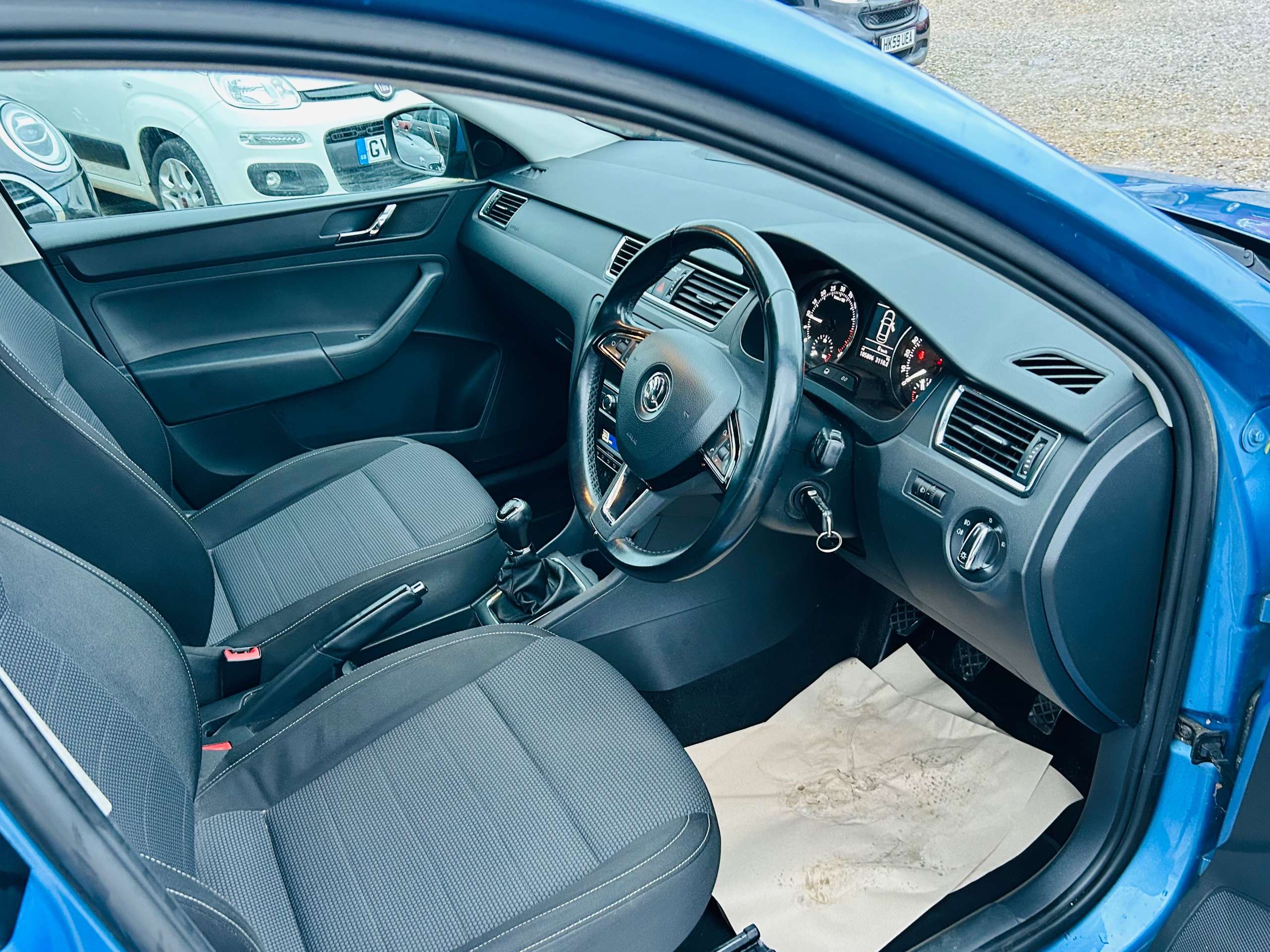 A 2013 SKODA RAPID 1.6 TDI Elegance Hatchback 5dr Diesel Manual Euro 5 (105 ps) A 2013 SKODA RAPID 1.6 TDI Elegance Hatchback 5dr Diesel Manual Euro 5 (105 ps)