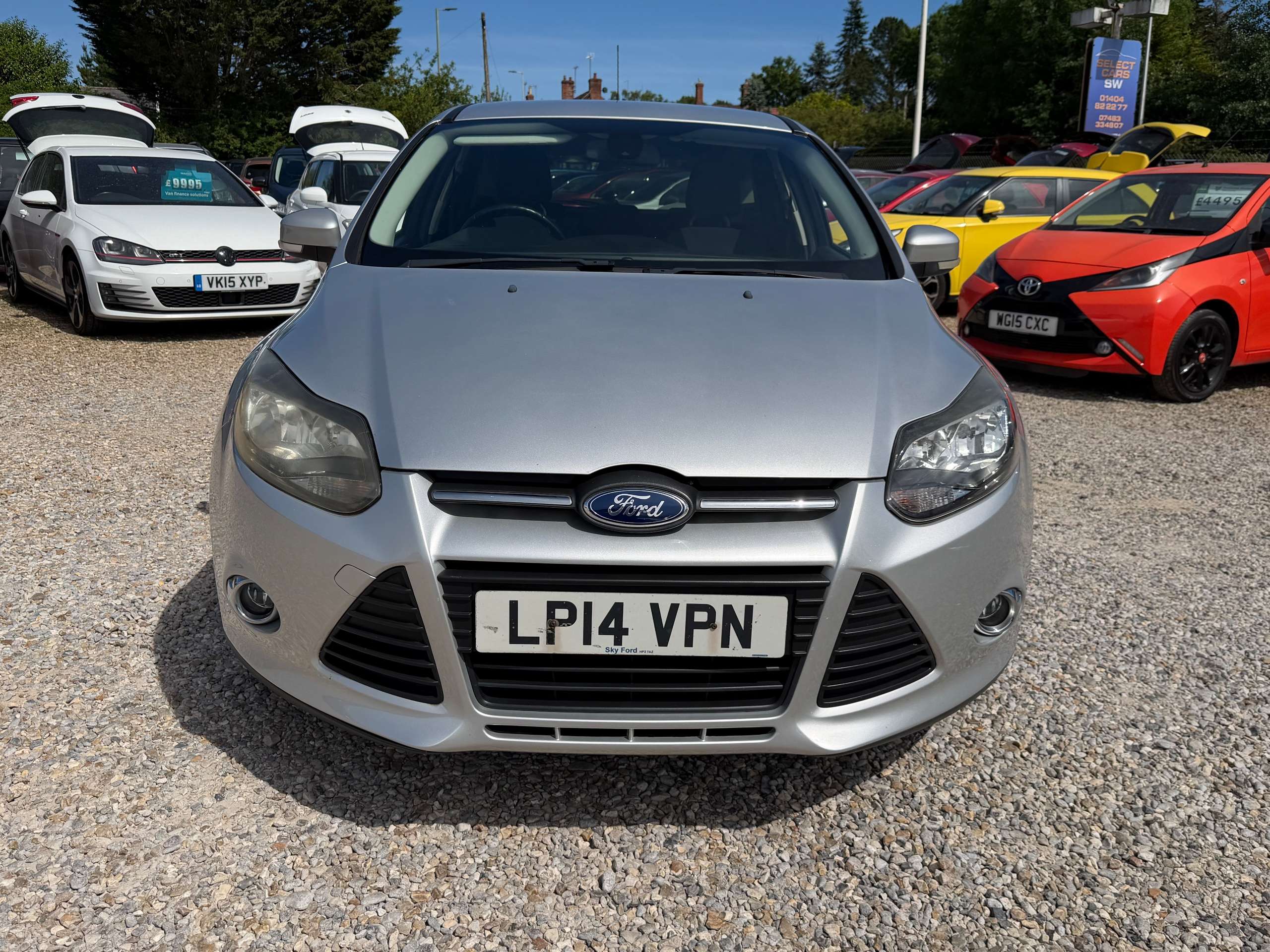 A 2014 FORD FOCUS 1.6 TDCi Zetec Hatchback 5dr Diesel Manual Euro 5 (s/s) (115 ps) A 2014 FORD FOCUS 1.6 TDCi Zetec Hatchback 5dr Diesel Manual Euro 5 (s/s) (115 ps)