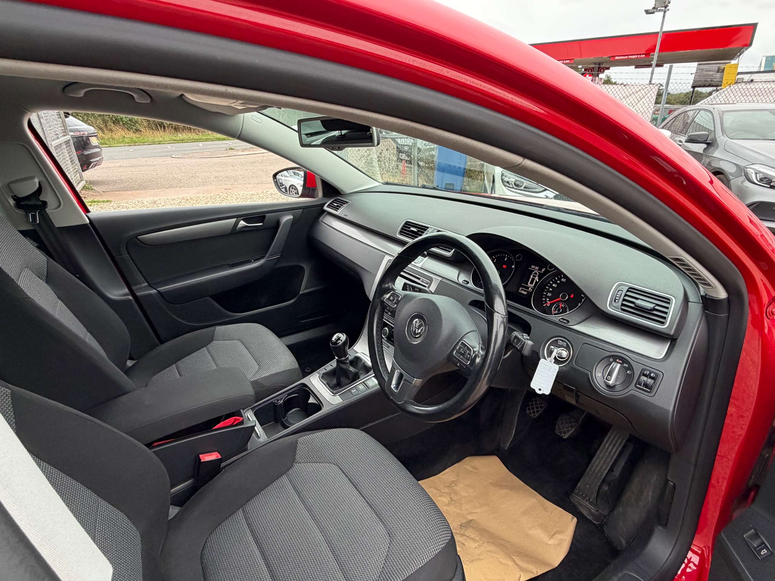 A 2012 VOLKSWAGEN PASSAT 2.0 TDI BlueMotion Tech SE Estate 5dr Diesel Manual Euro 5 (s/s) (140 ps) A 2012 VOLKSWAGEN PASSAT 2.0 TDI BlueMotion Tech SE Estate 5dr Diesel Manual Euro 5 (s/s) (140 ps)