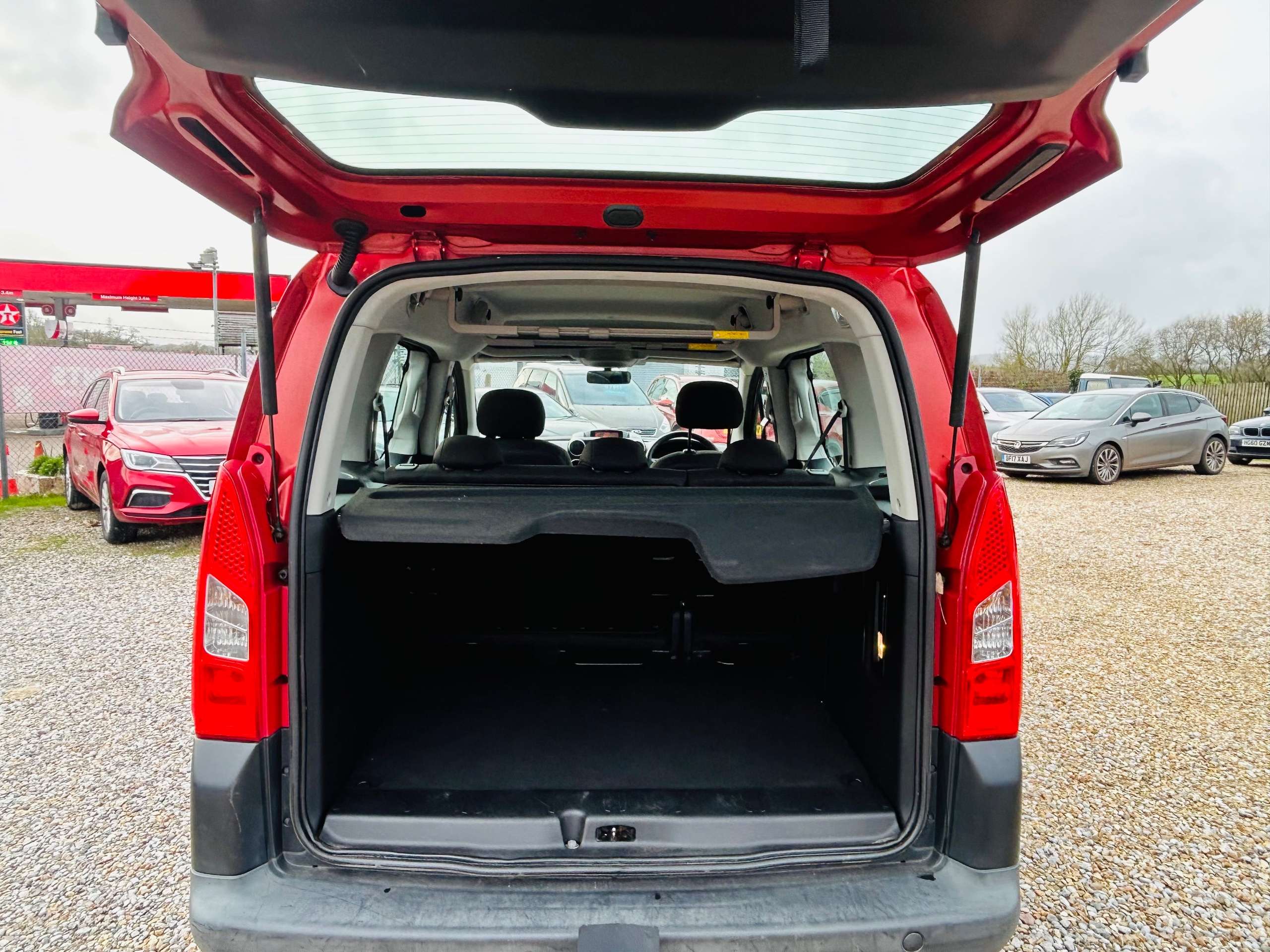 2011 PEUGEOT PARTNER TEPEE 2011 PEUGEOT PARTNER TEPEE