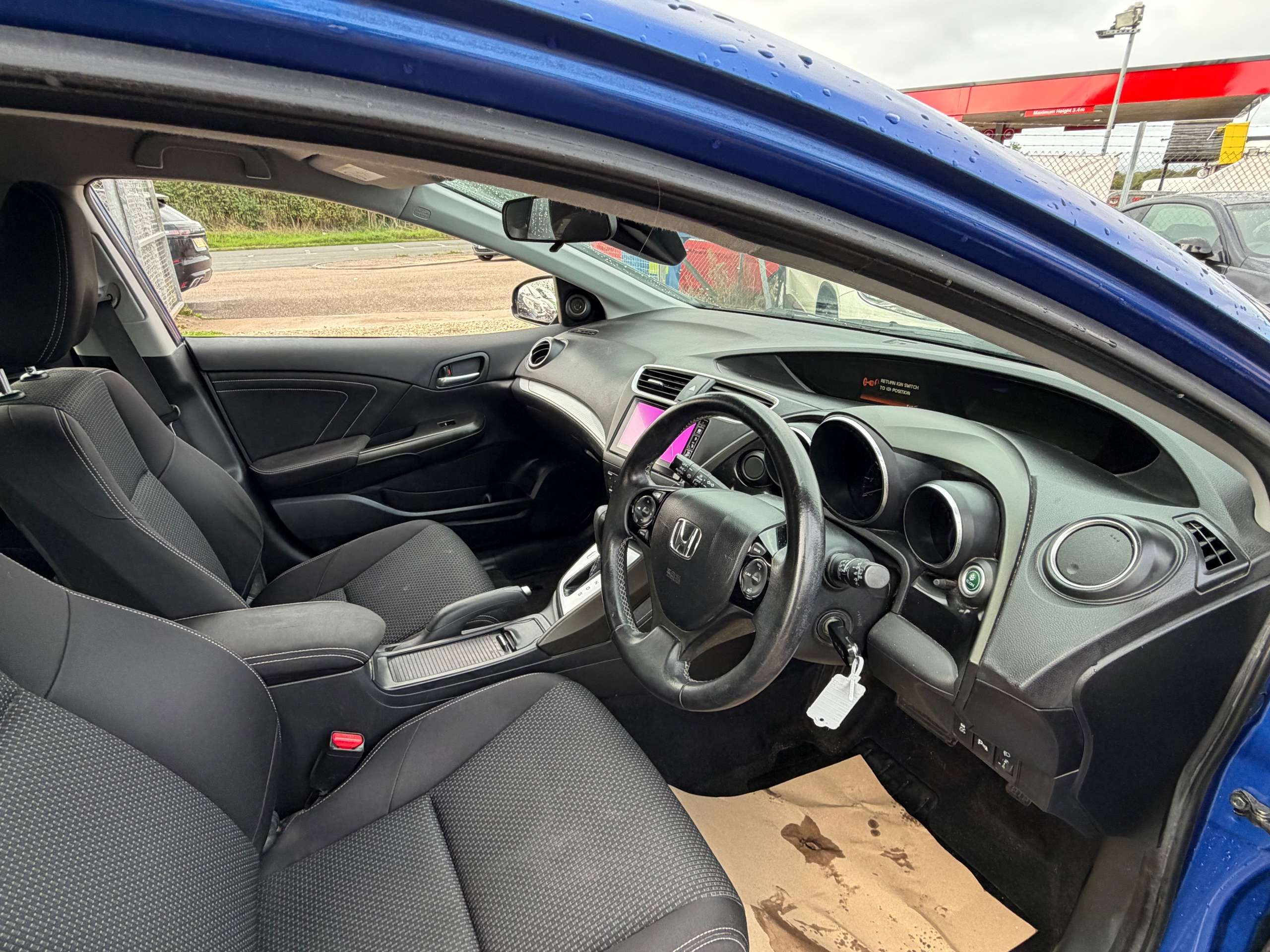 A 2015 HONDA CIVIC 1.8 i-VTEC SE Plus Hatchback 5dr Petrol Auto Euro 6 (142 ps) A 2015 HONDA CIVIC 1.8 i-VTEC SE Plus Hatchback 5dr Petrol Auto Euro 6 (142 ps)