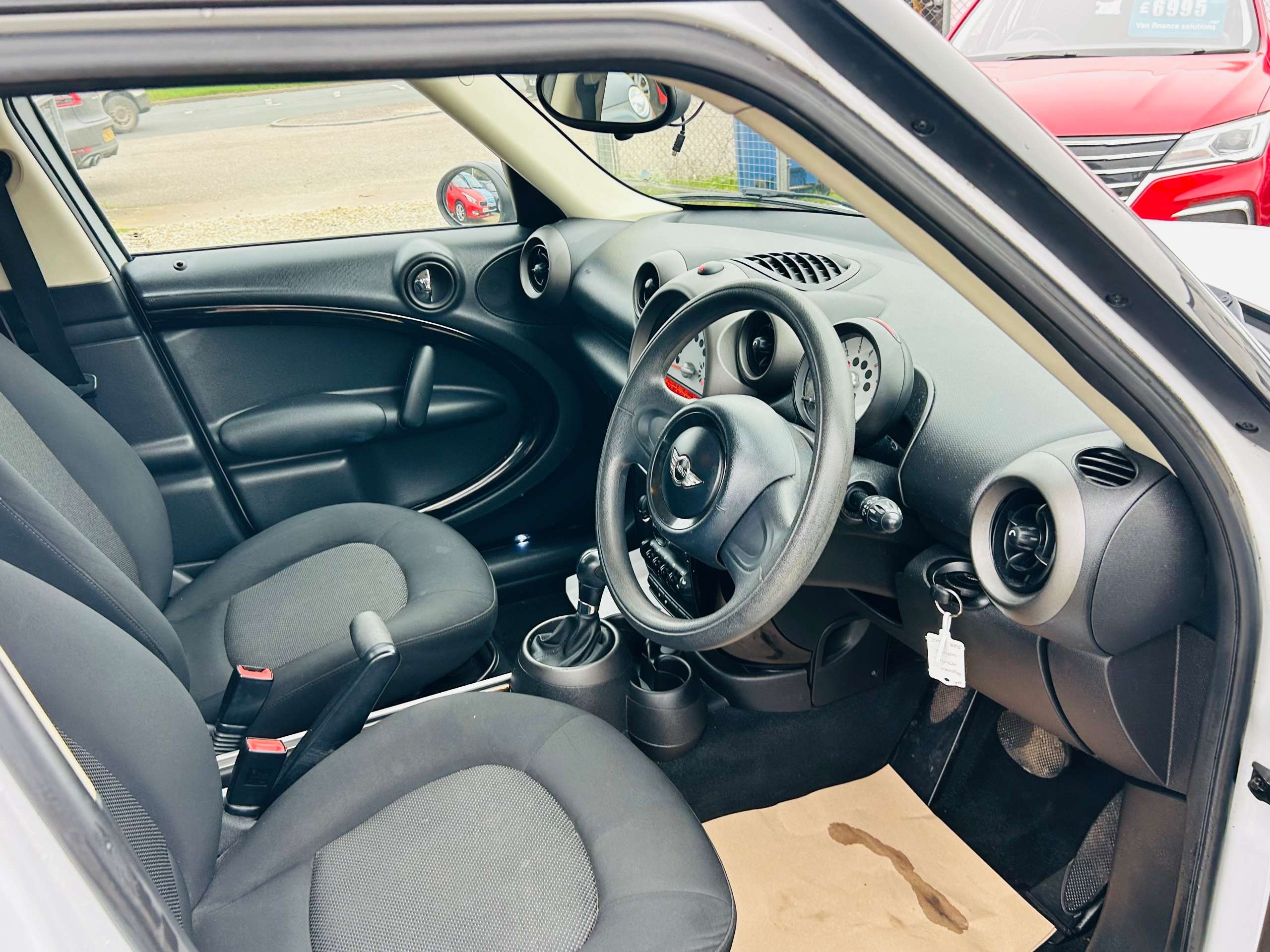 A 2011 MINI COUNTRYMAN 2.0 Cooper D SUV 5dr Diesel Auto ALL4 Euro 5 (112 ps) A 2011 MINI COUNTRYMAN 2.0 Cooper D SUV 5dr Diesel Auto ALL4 Euro 5 (112 ps)