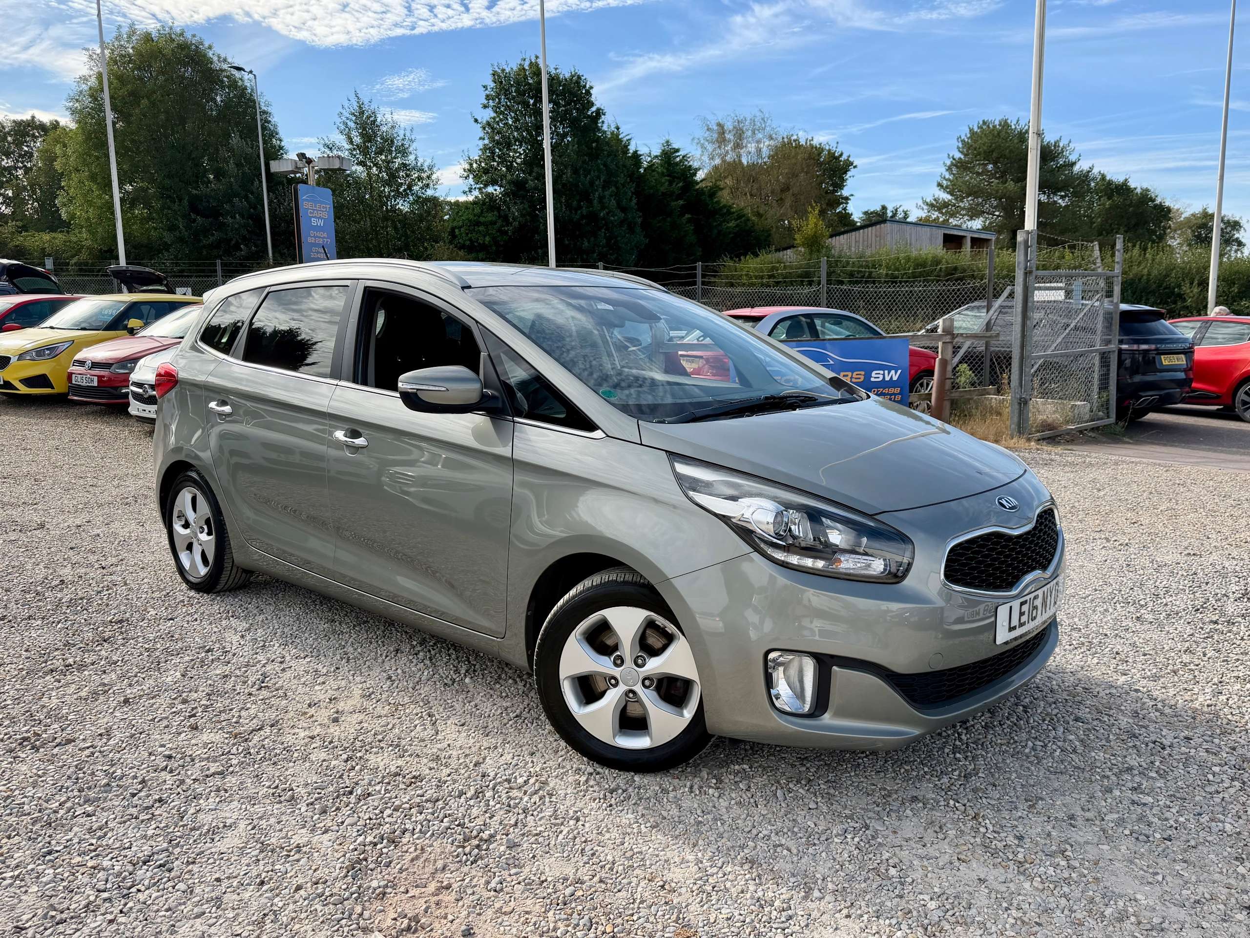 A 2016 KIA CARENS 1.6 GDi 2 MPV 5dr Petrol Manual Euro 6 (s/s) (133 bhp) A 2016 KIA CARENS 1.6 GDi 2 MPV 5dr Petrol Manual Euro 6 (s/s) (133 bhp)