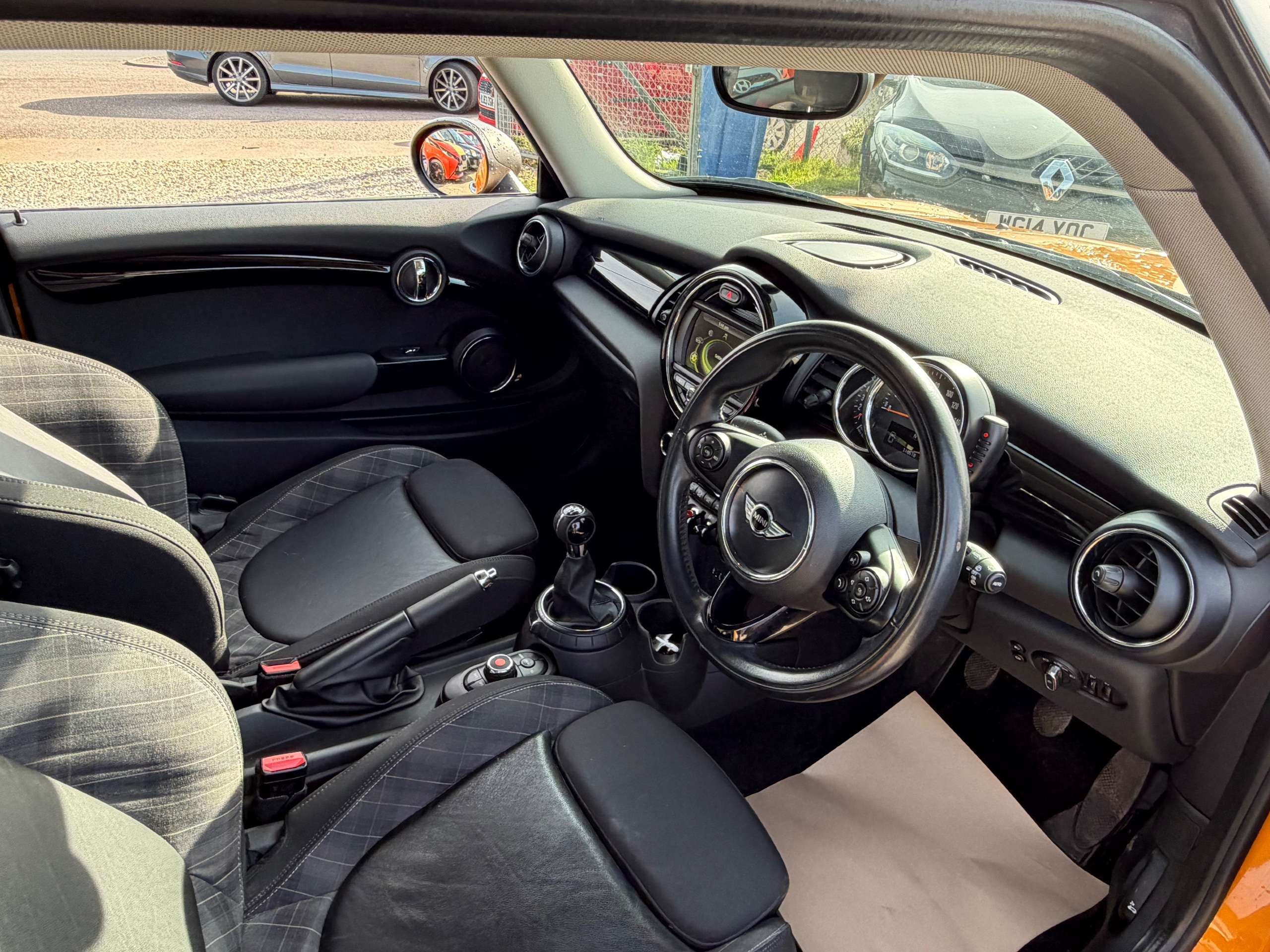 A 2015 MINI HATCH 1.5 Cooper D Hatchback 3dr Diesel Manual Euro 6 (s/s) (116 ps) A 2015 MINI HATCH 1.5 Cooper D Hatchback 3dr Diesel Manual Euro 6 (s/s) (116 ps)