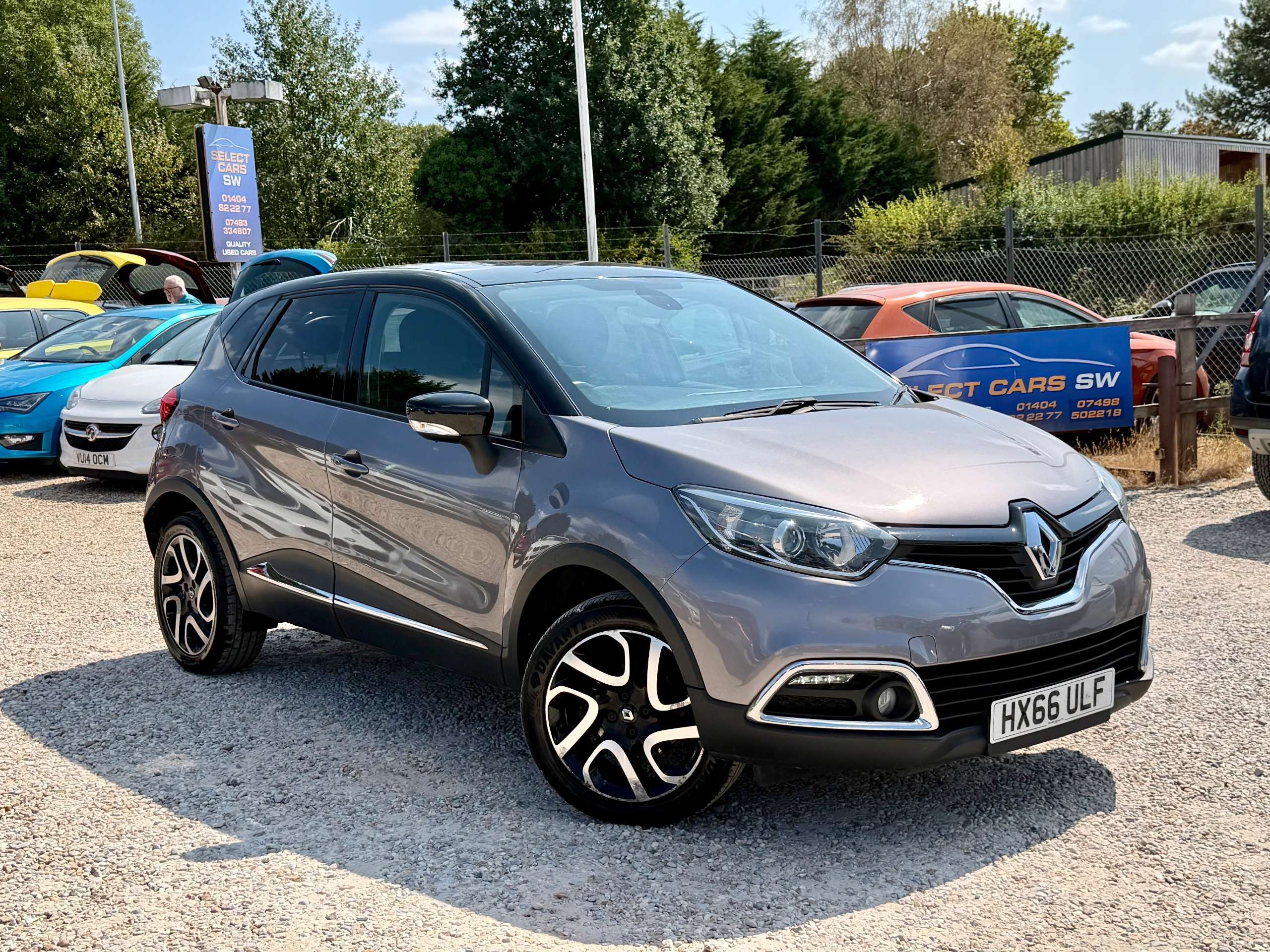 A 2016 RENAULT CAPTUR 1.5 dCi ENERGY Dynamique S Nav SUV 5dr Diesel Manual Euro 6 (s/s) (110 ps) A 2016 RENAULT CAPTUR 1.5 dCi ENERGY Dynamique S Nav SUV 5dr Diesel Manual Euro 6 (s/s) (110 ps)