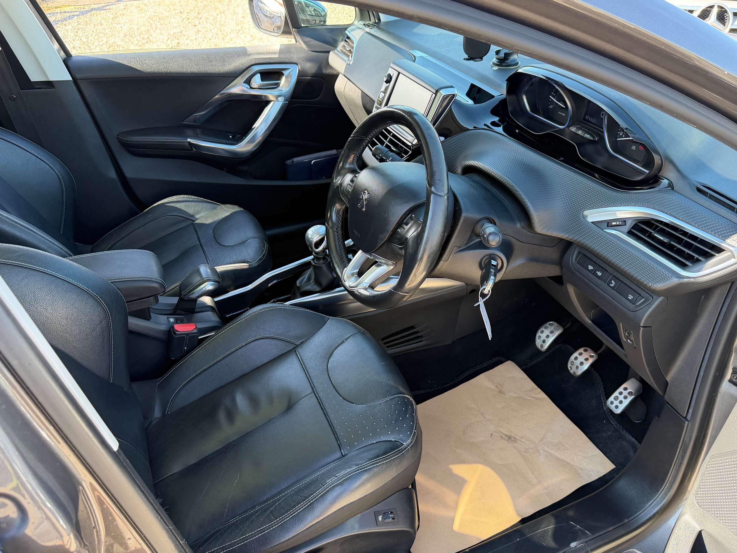 A 2014 PEUGEOT 2008 1.6 e-HDi Feline SUV 5dr Diesel Manual Euro 5 (s/s) (Mistral) (92 ps) A 2014 PEUGEOT 2008 1.6 e-HDi Feline SUV 5dr Diesel Manual Euro 5 (s/s) (Mistral) (92 ps)