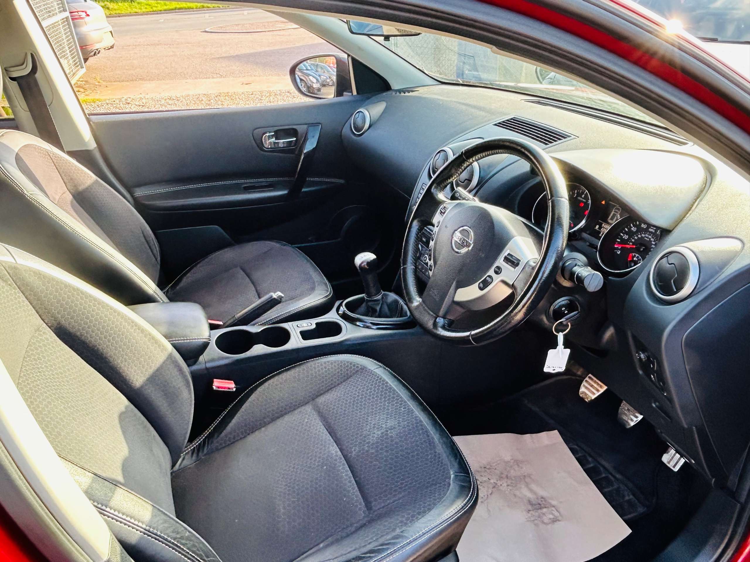 A 2013 NISSAN QASHQAI 1.6 360 SUV 5dr Petrol Manual 2WD Euro 5 (117 ps) A 2013 NISSAN QASHQAI 1.6 360 SUV 5dr Petrol Manual 2WD Euro 5 (117 ps)