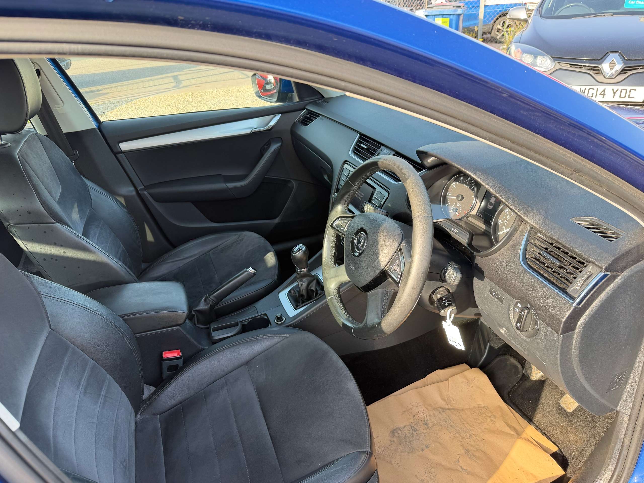 A 2014 SKODA OCTAVIA 1.4 TSI Elegance Hatchback 5dr Petrol Manual Euro 5 (s/s) (140 ps) A 2014 SKODA OCTAVIA 1.4 TSI Elegance Hatchback 5dr Petrol Manual Euro 5 (s/s) (140 ps)