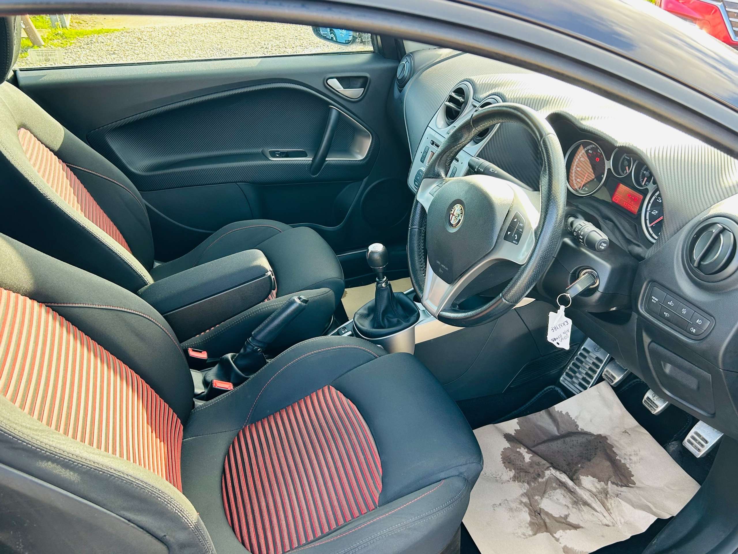 A 2011 ALFA ROMEO MITO 1.4 MultiAir Distinctive Hatchback 3dr Petrol Manual Euro 5 (s/s) (105 bhp) A 2011 ALFA ROMEO MITO 1.4 MultiAir Distinctive Hatchback 3dr Petrol Manual Euro 5 (s/s) (105 bhp)