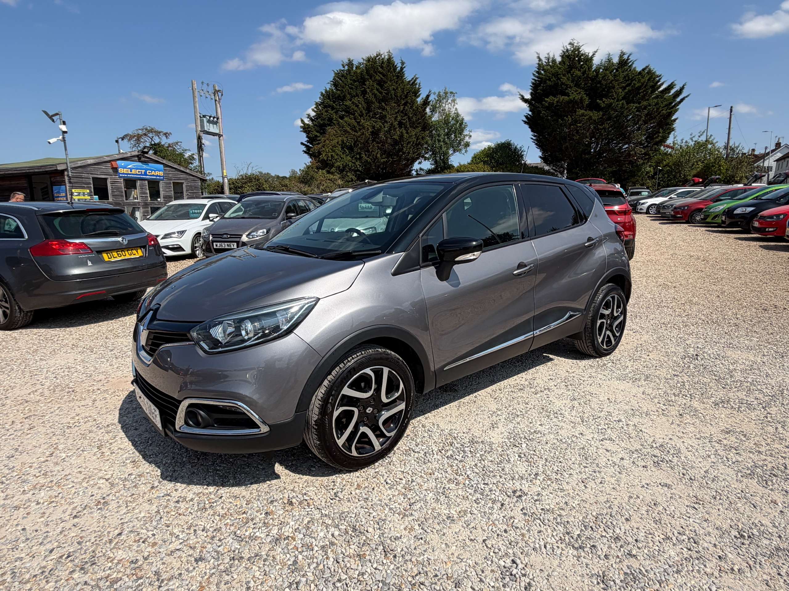 A 2016 RENAULT CAPTUR 1.5 dCi ENERGY Dynamique S Nav SUV 5dr Diesel Manual Euro 6 (s/s) (110 ps) A 2016 RENAULT CAPTUR 1.5 dCi ENERGY Dynamique S Nav SUV 5dr Diesel Manual Euro 6 (s/s) (110 ps)