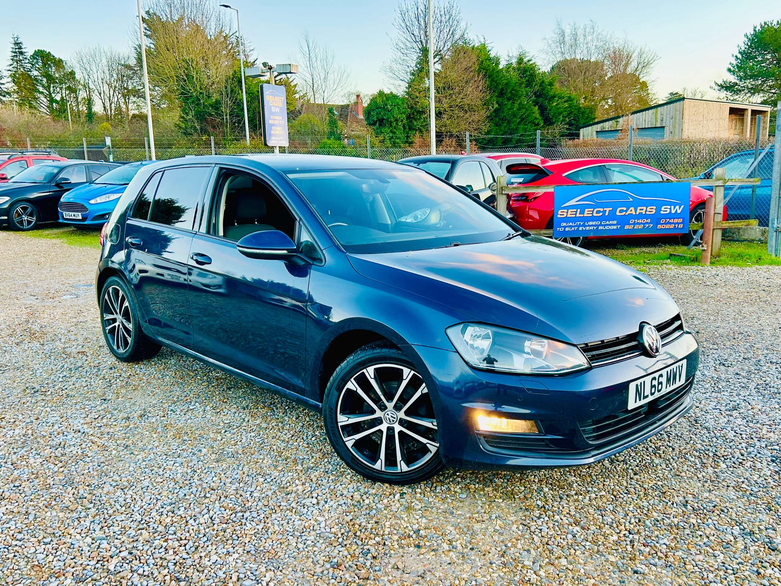 A 2016 VOLKSWAGEN GOLF 1.6 TDI BlueMotion Tech Match Edition Hatchback 5dr Diesel Manual Euro 6 (s/s) (110 ps) A 2016 VOLKSWAGEN GOLF 1.6 TDI BlueMotion Tech Match Edition Hatchback 5dr Diesel Manual Euro 6 (s/s) (110 ps)