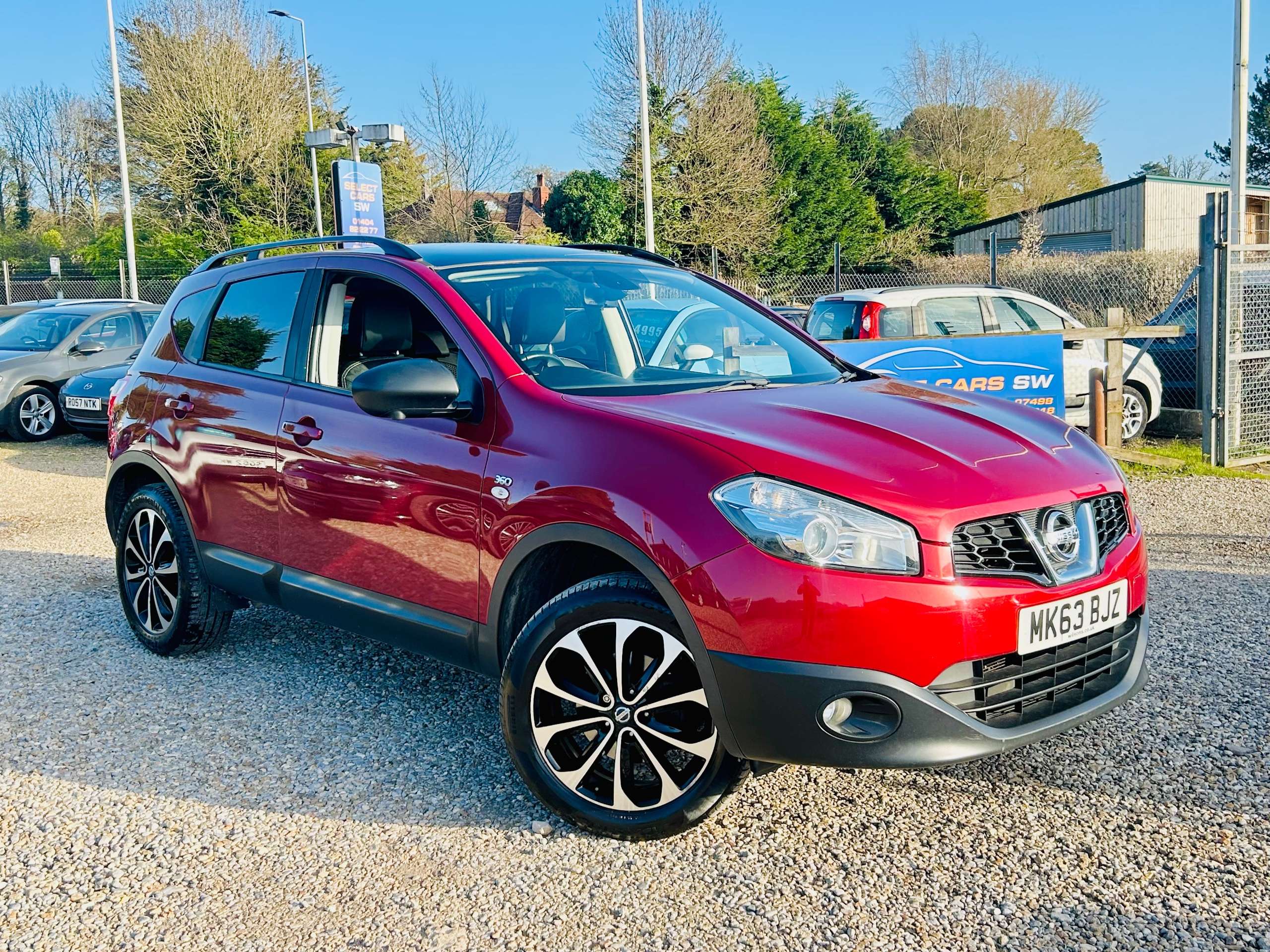A 2013 NISSAN QASHQAI 1.6 360 SUV 5dr Petrol Manual 2WD Euro 5 (117 ps) A 2013 NISSAN QASHQAI 1.6 360 SUV 5dr Petrol Manual 2WD Euro 5 (117 ps)