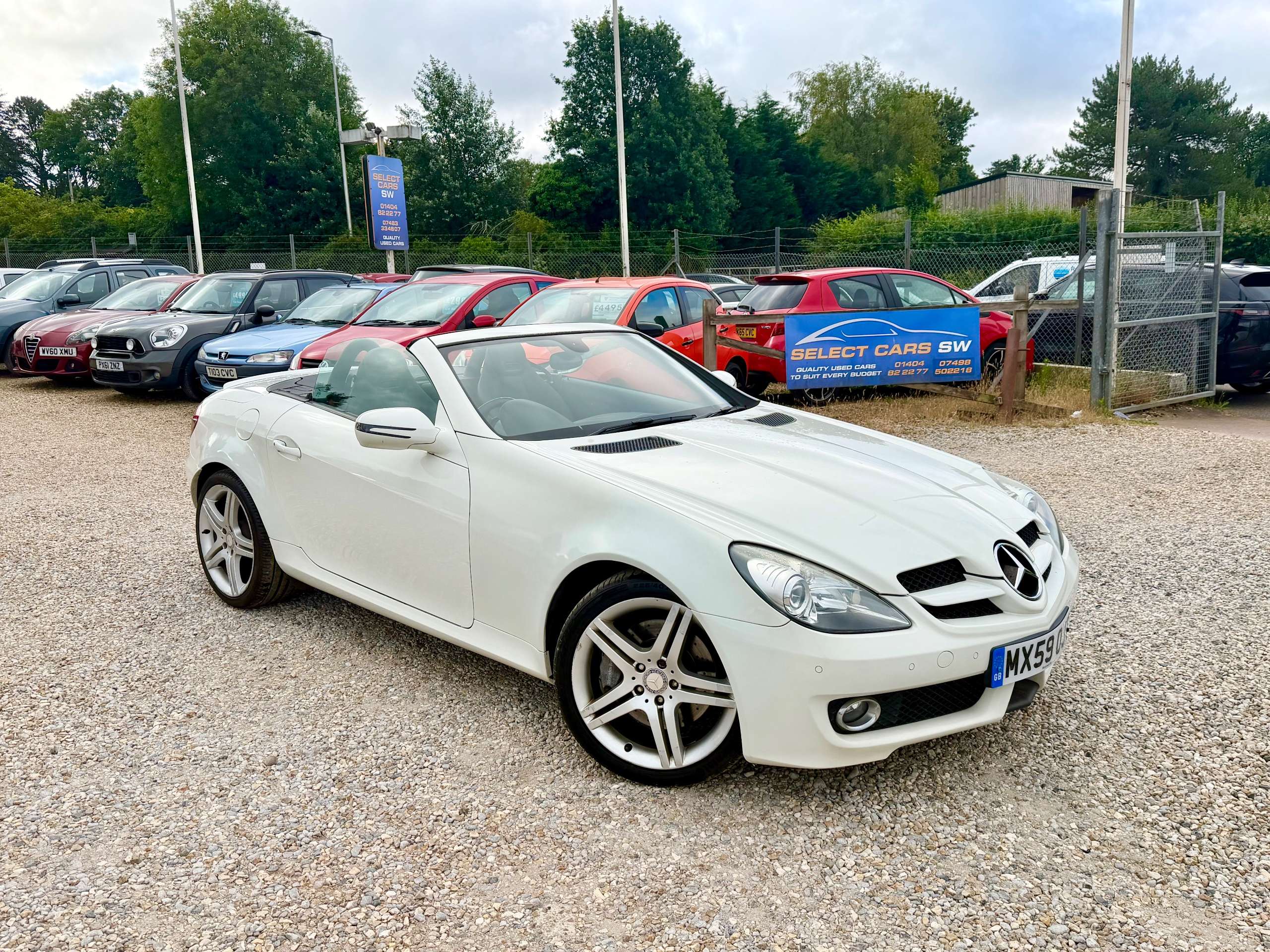 A 2009 MERCEDES-BENZ SLK 3.0 SLK300 Convertible 2dr Petrol G-Tronic Euro 5 (231 ps) A 2009 MERCEDES-BENZ SLK 3.0 SLK300 Convertible 2dr Petrol G-Tronic Euro 5 (231 ps)