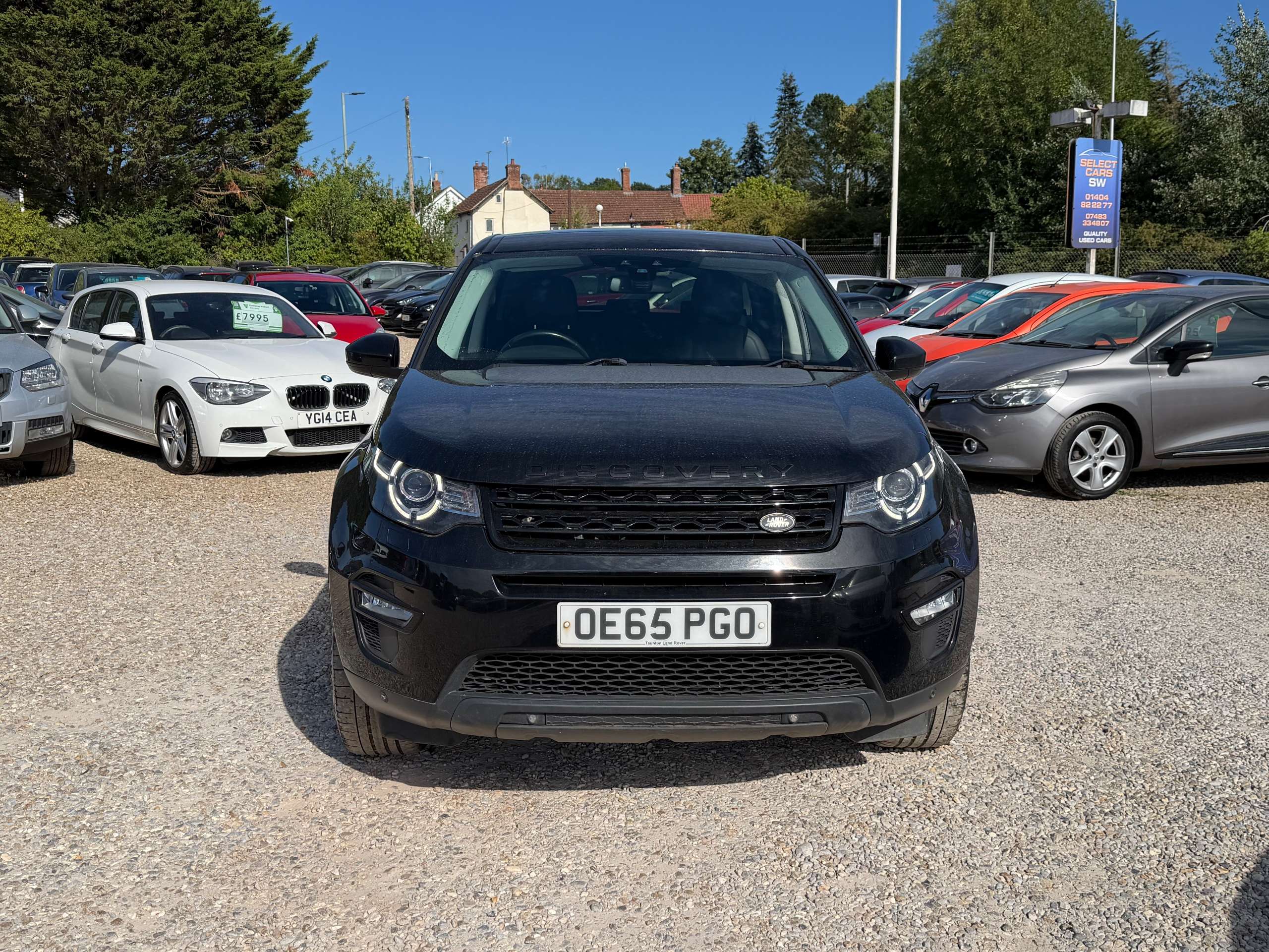 A 2015 LAND ROVER DISCOVERY SPORT 2.0 TD4 HSE Luxury SUV 5dr Diesel Auto 4WD Euro 6 (s/s) (180 ps) A 2015 LAND ROVER DISCOVERY SPORT 2.0 TD4 HSE Luxury SUV 5dr Diesel Auto 4WD Euro 6 (s/s) (180 ps)