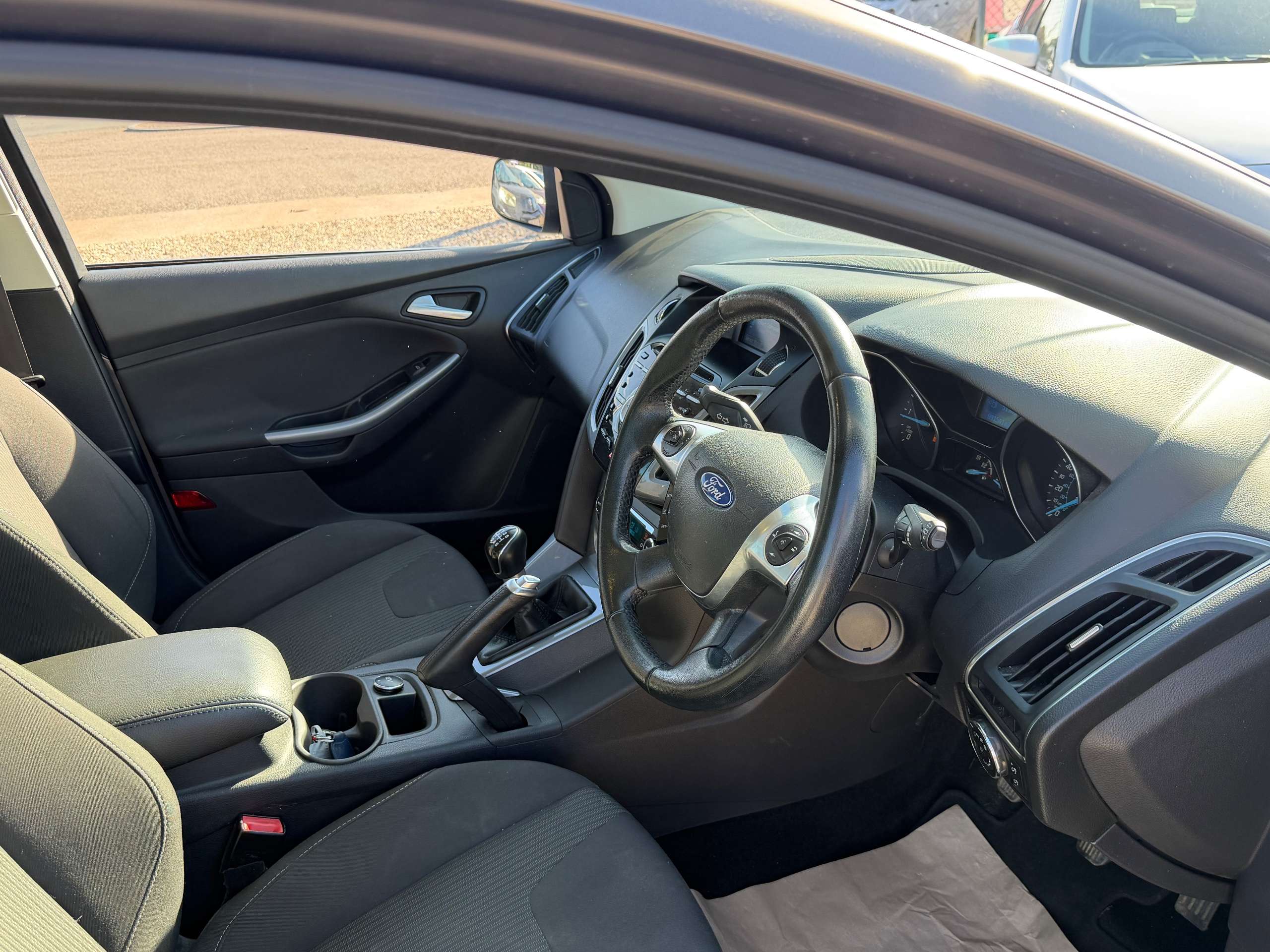 A 2013 FORD FOCUS 1.6 TDCi Titanium Estate 5dr Diesel Manual Euro 5 (s/s) (115 ps) A 2013 FORD FOCUS 1.6 TDCi Titanium Estate 5dr Diesel Manual Euro 5 (s/s) (115 ps)