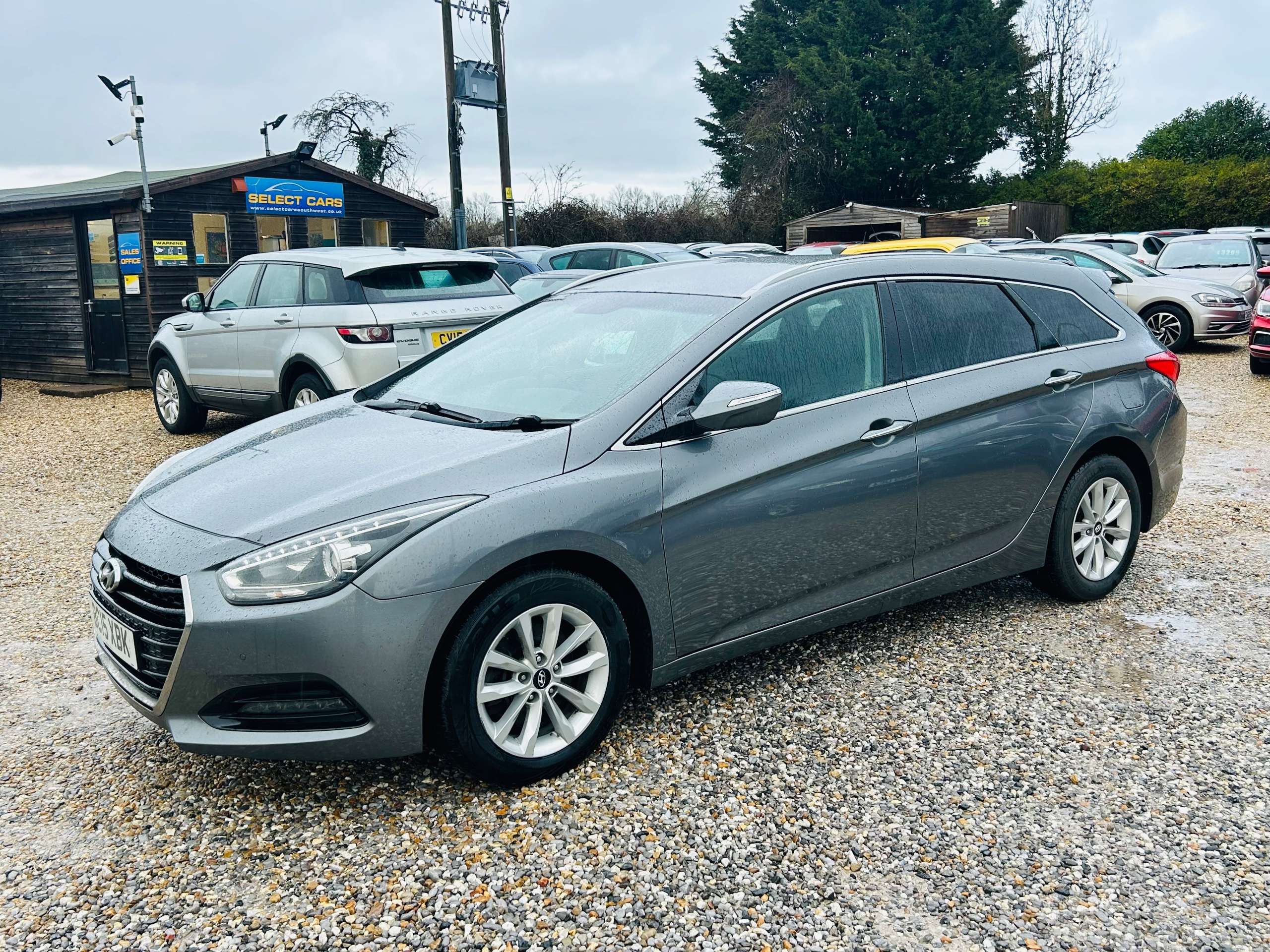 A 2015 HYUNDAI I40 1.7 CRDi Blue Drive SE Nav Tourer 5dr Diesel Manual Euro 6 (s/s) (141 ps) A 2015 HYUNDAI I40 1.7 CRDi Blue Drive SE Nav Tourer 5dr Diesel Manual Euro 6 (s/s) (141 ps)