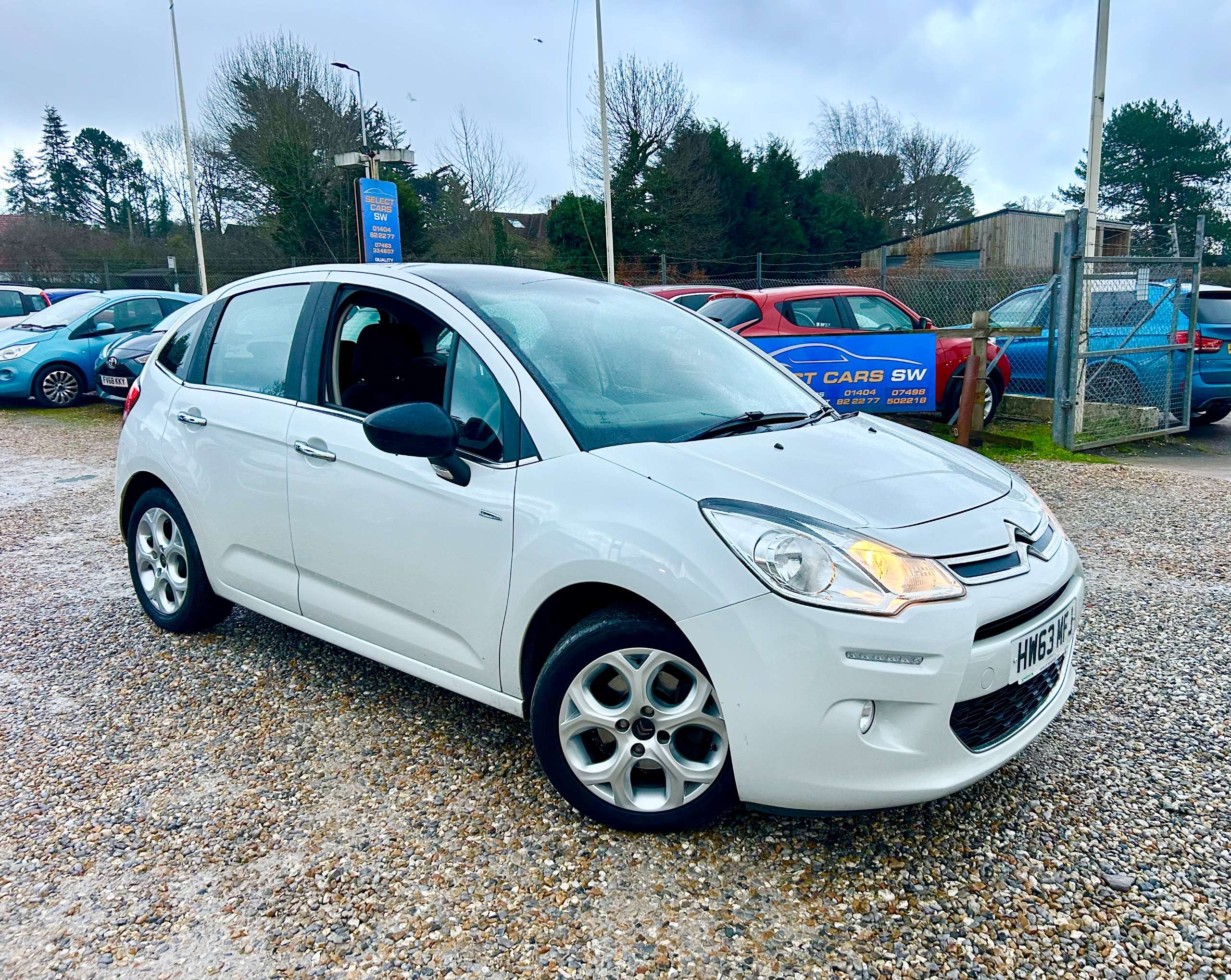 A 2014 CITROEN C3 1.6 VTi Exclusive Hatchback 5dr Petrol Manual Euro 5 (120 ps) A 2014 CITROEN C3 1.6 VTi Exclusive Hatchback 5dr Petrol Manual Euro 5 (120 ps)