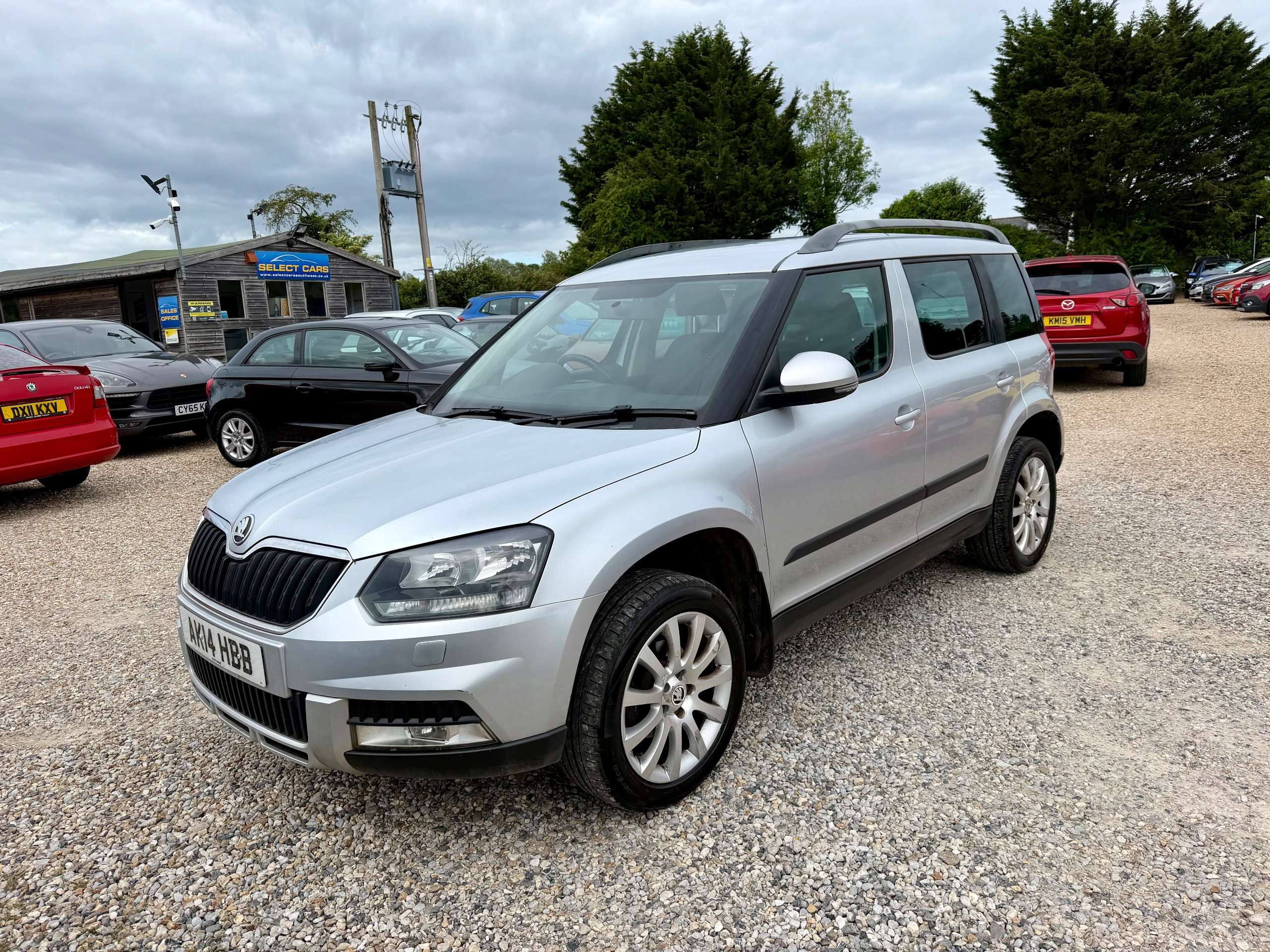 A 2014 SKODA YETI 2.0 TDI SE Outdoor 5dr Diesel Manual Euro 5 (110 ps) A 2014 SKODA YETI 2.0 TDI SE Outdoor 5dr Diesel Manual Euro 5 (110 ps)