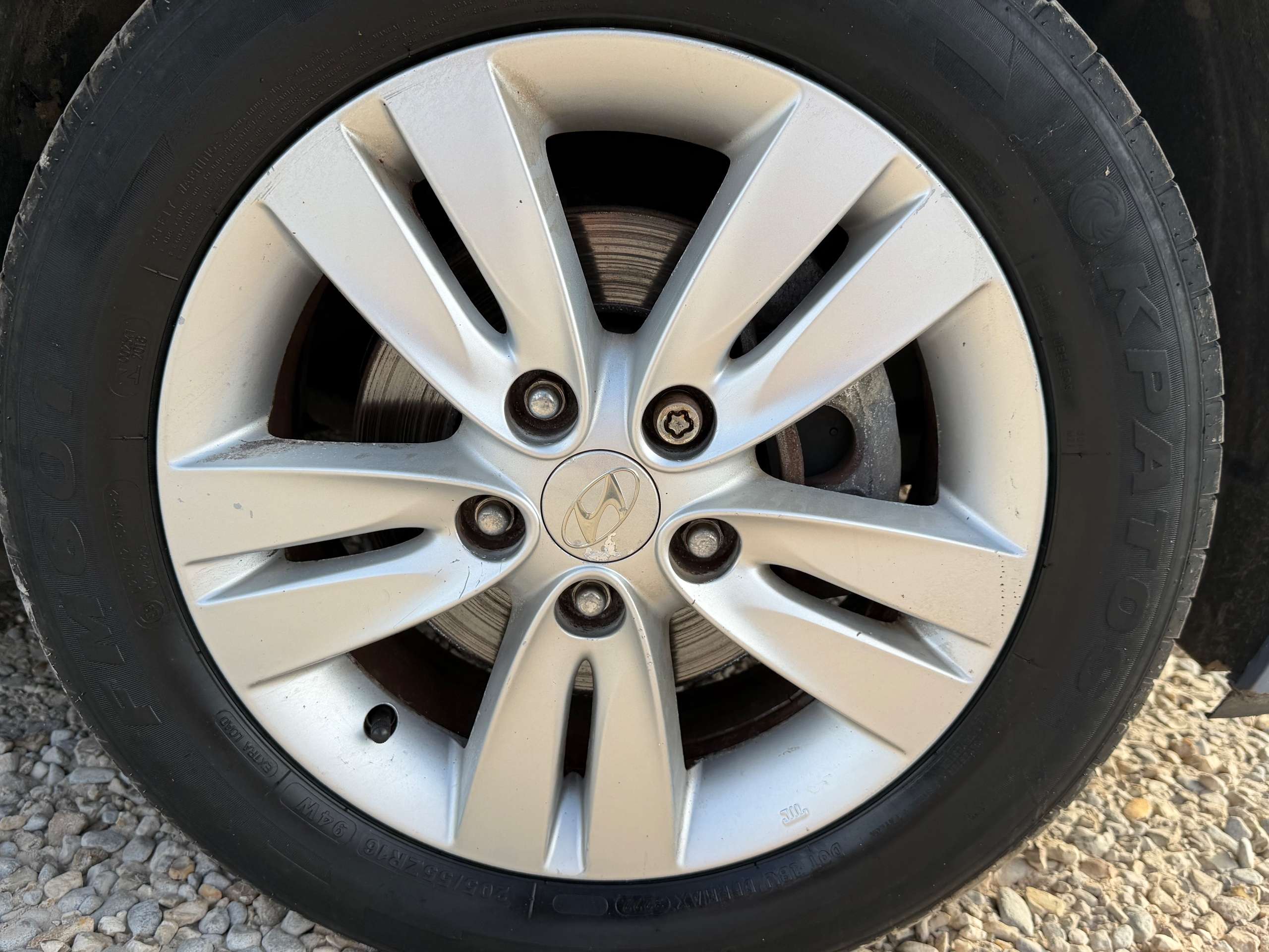 A 2012 HYUNDAI IX20 1.6 Active Hatchback 5dr Petrol Auto Euro 5 (123 bhp) A 2012 HYUNDAI IX20 1.6 Active Hatchback 5dr Petrol Auto Euro 5 (123 bhp)