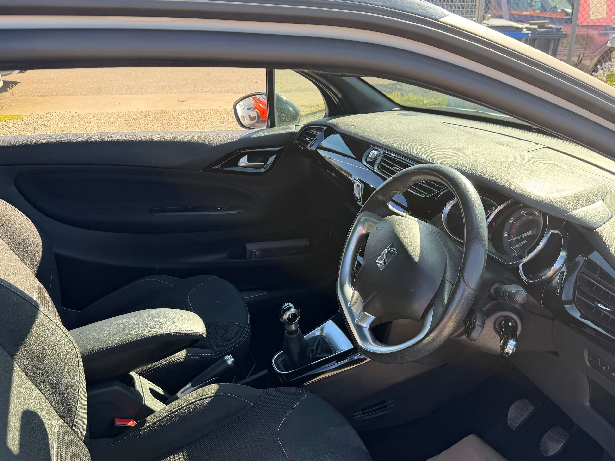 A 2015 CITROEN DS3 1.2 PureTech DStyle Plus Hatchback 3dr Petrol Manual Euro 6 (s/s) (110 ps) A 2015 CITROEN DS3 1.2 PureTech DStyle Plus Hatchback 3dr Petrol Manual Euro 6 (s/s) (110 ps)