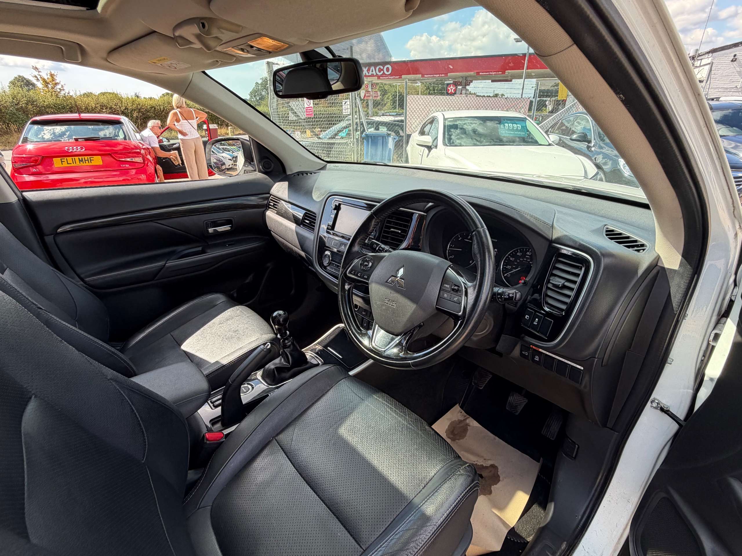 A 2016 MITSUBISHI OUTLANDER 2.2 DI-D 4 SUV 5dr Diesel Manual 4WD Euro 6 (s/s) (147 ps) A 2016 MITSUBISHI OUTLANDER 2.2 DI-D 4 SUV 5dr Diesel Manual 4WD Euro 6 (s/s) (147 ps)