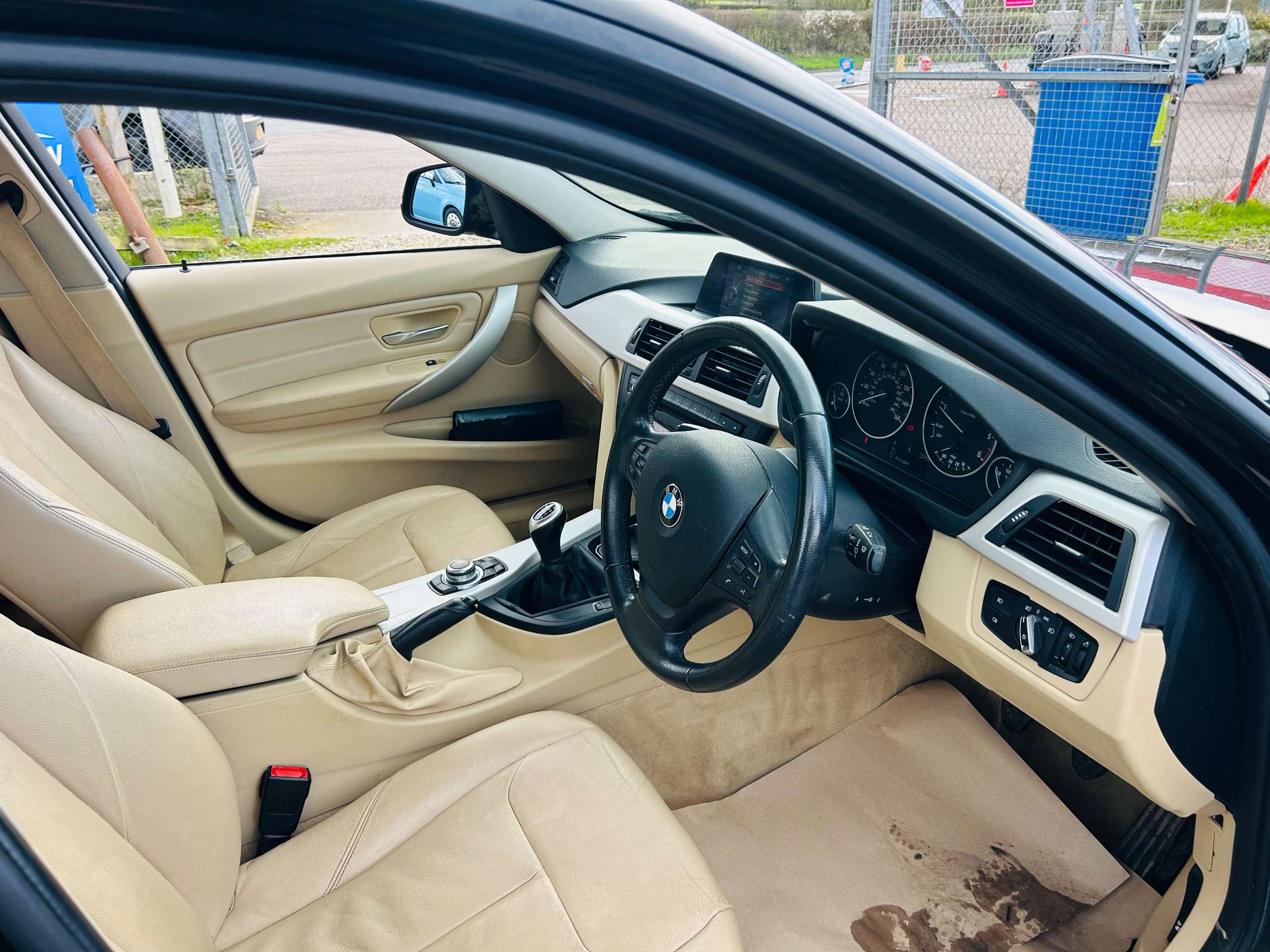 A 2014 BMW 3 SERIES 2.0 320d ED EfficientDynamics Business Touring 5dr Diesel Manual Euro 5 (s/s) (163 ps) A 2014 BMW 3 SERIES 2.0 320d ED EfficientDynamics Business Touring 5dr Diesel Manual Euro 5 (s/s) (163 ps)