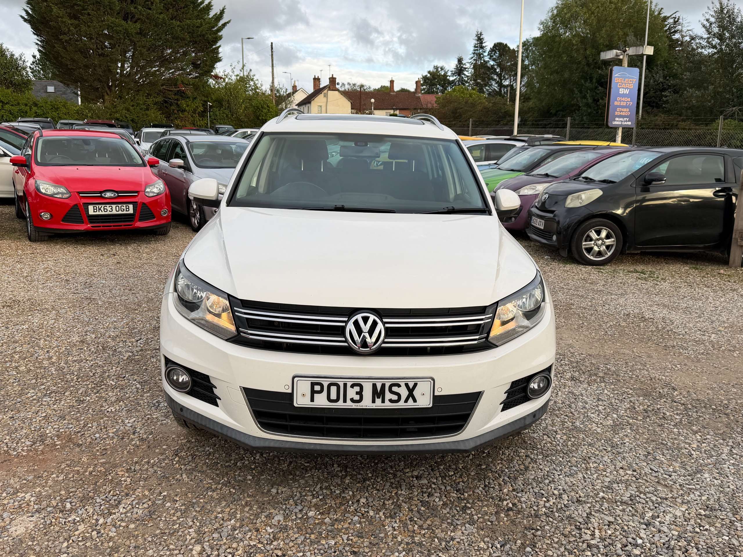 A 2013 VOLKSWAGEN TIGUAN 2.0 TDI BlueMotion Tech SE SUV 5dr Diesel DSG 4WD Euro 5 (s/s) (140 ps) A 2013 VOLKSWAGEN TIGUAN 2.0 TDI BlueMotion Tech SE SUV 5dr Diesel DSG 4WD Euro 5 (s/s) (140 ps)