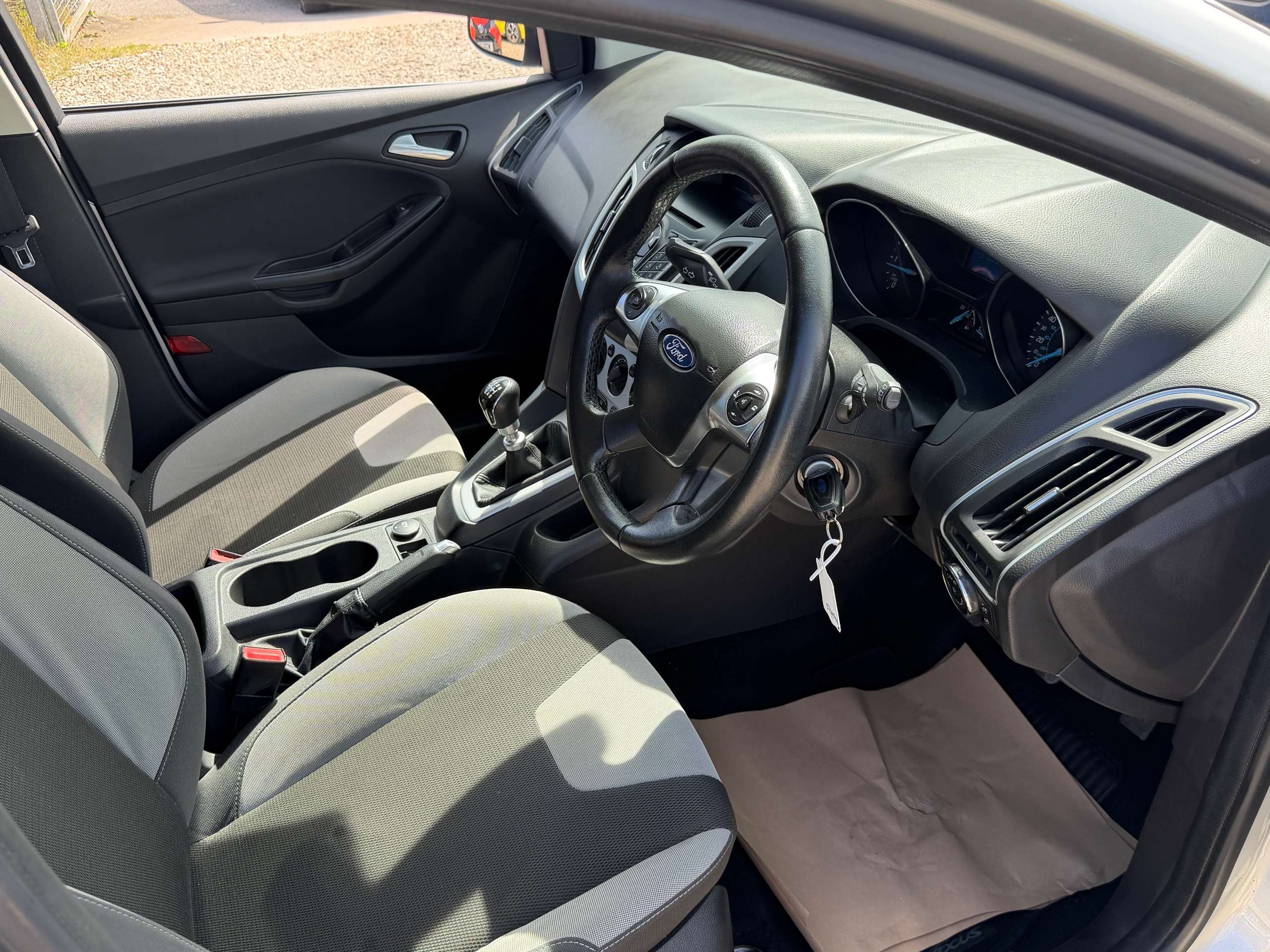 A 2014 FORD FOCUS 1.6 TDCi Zetec Hatchback 5dr Diesel Manual Euro 5 (s/s) (115 ps) A 2014 FORD FOCUS 1.6 TDCi Zetec Hatchback 5dr Diesel Manual Euro 5 (s/s) (115 ps)