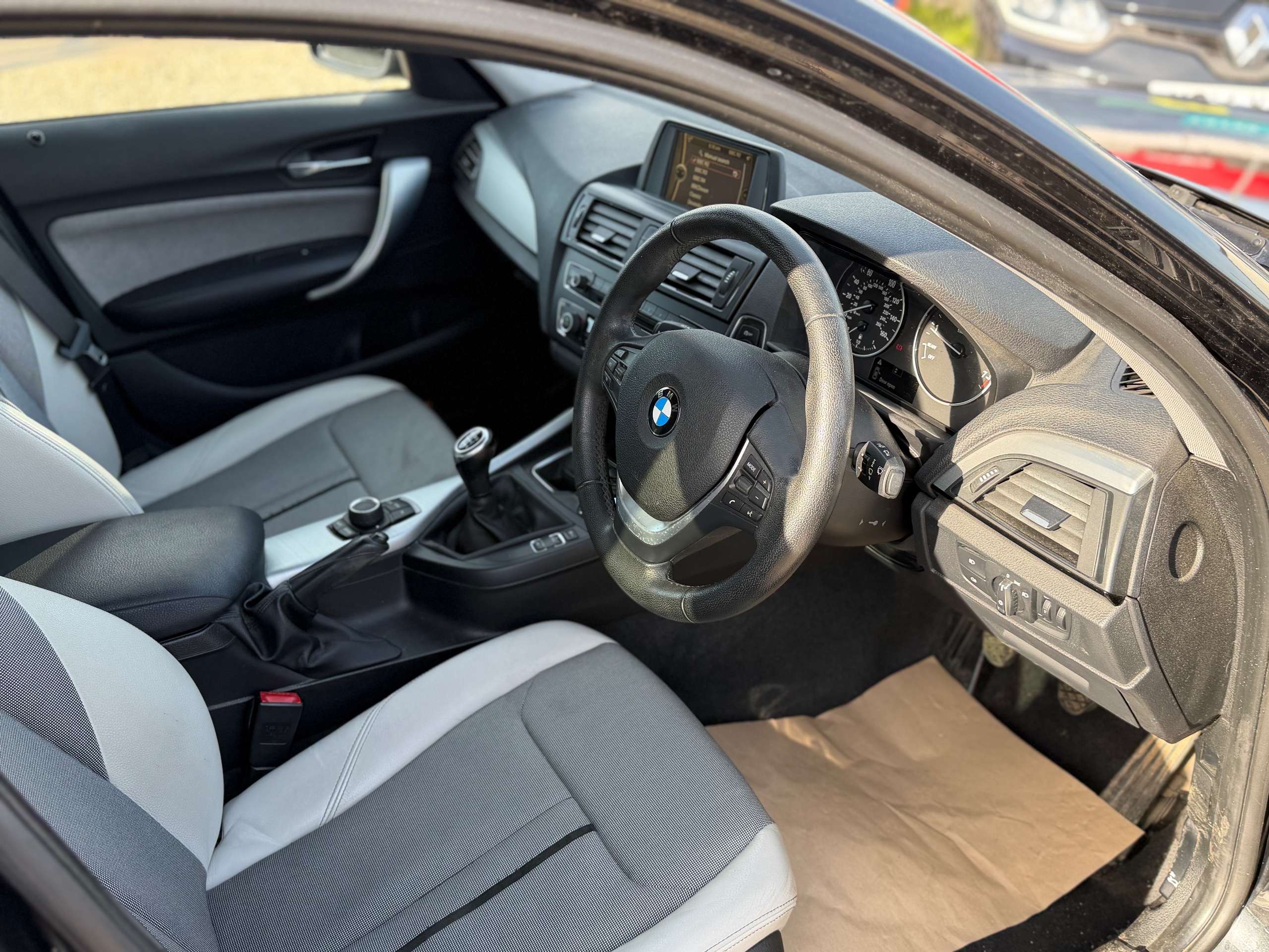 A 2012 BMW 1 SERIES 1.6 118i Urban Hatchback 5dr Petrol Manual Euro 5 (s/s) (170 ps) A 2012 BMW 1 SERIES 1.6 118i Urban Hatchback 5dr Petrol Manual Euro 5 (s/s) (170 ps)