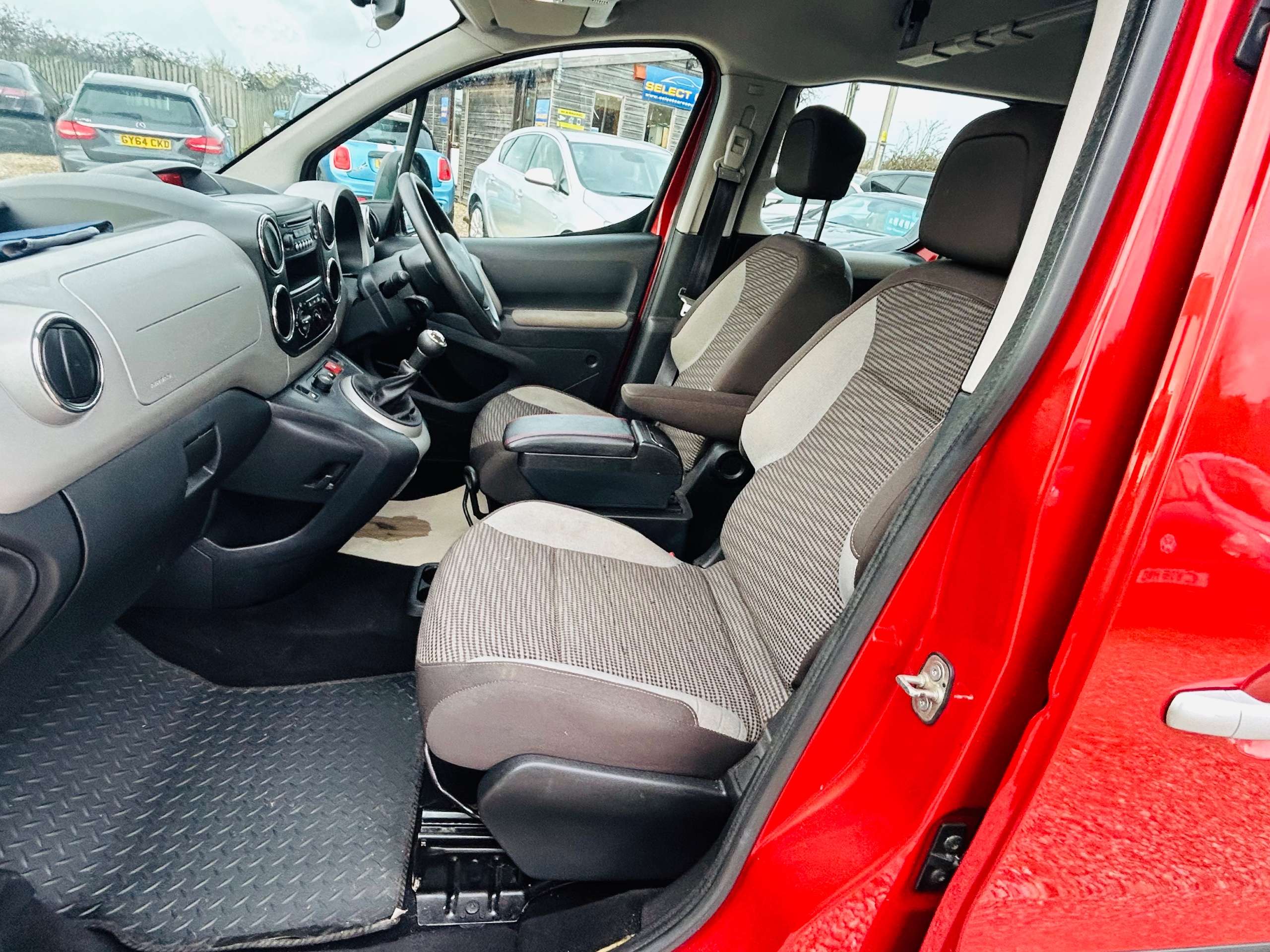 2011 PEUGEOT PARTNER TEPEE 2011 PEUGEOT PARTNER TEPEE