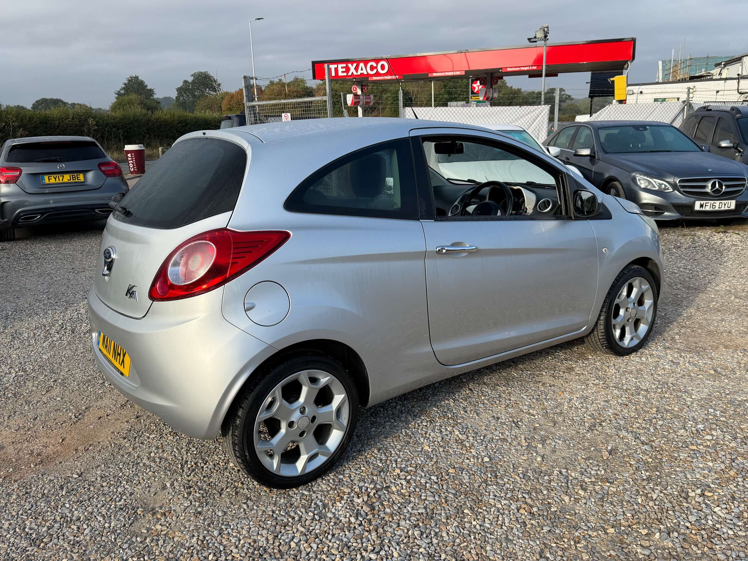 2011 FORD KA 2011 FORD KA