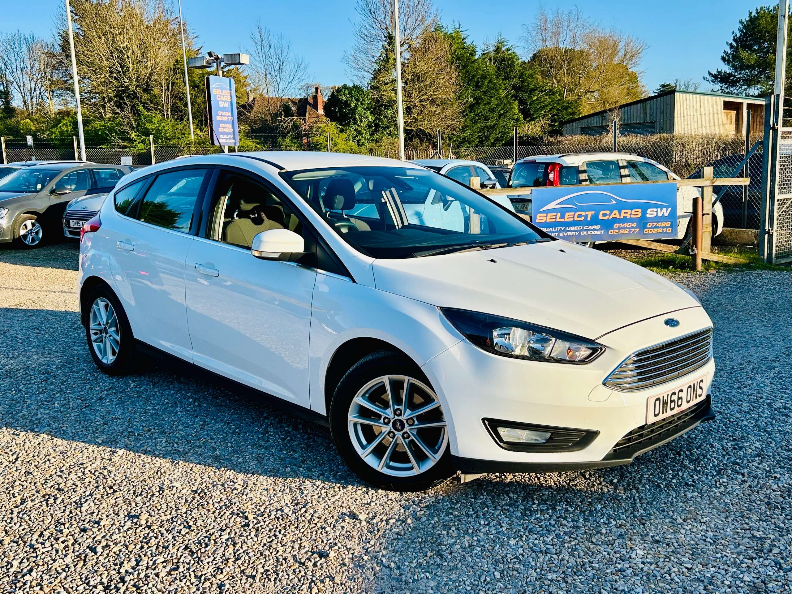 A 2017 FORD FOCUS 1.0T EcoBoost Zetec Hatchback 5dr Petrol Manual Euro 6 (s/s) (125 ps) A 2017 FORD FOCUS 1.0T EcoBoost Zetec Hatchback 5dr Petrol Manual Euro 6 (s/s) (125 ps)