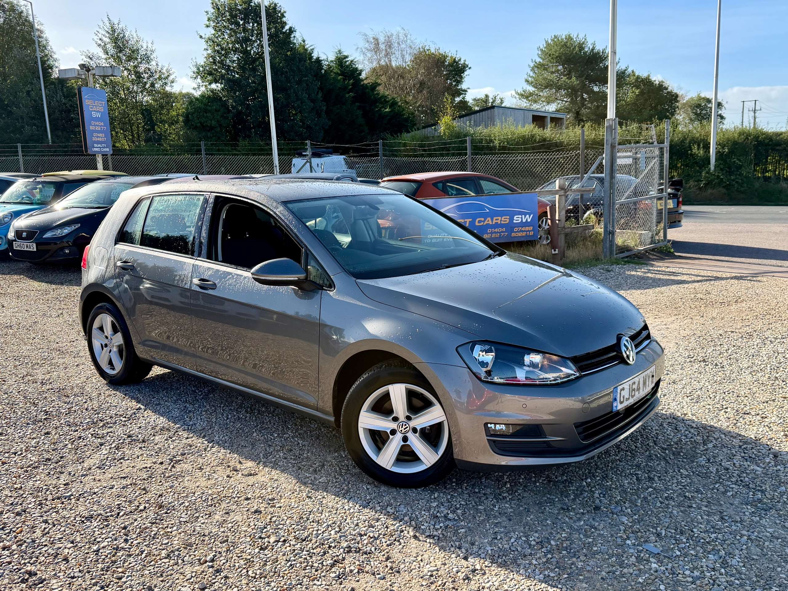 A 2014 VOLKSWAGEN GOLF 1.6 TDI BlueMotion Tech Match Hatchback 5dr Diesel Manual Euro 5 (s/s) (105 ps) A 2014 VOLKSWAGEN GOLF 1.6 TDI BlueMotion Tech Match Hatchback 5dr Diesel Manual Euro 5 (s/s) (105 ps)