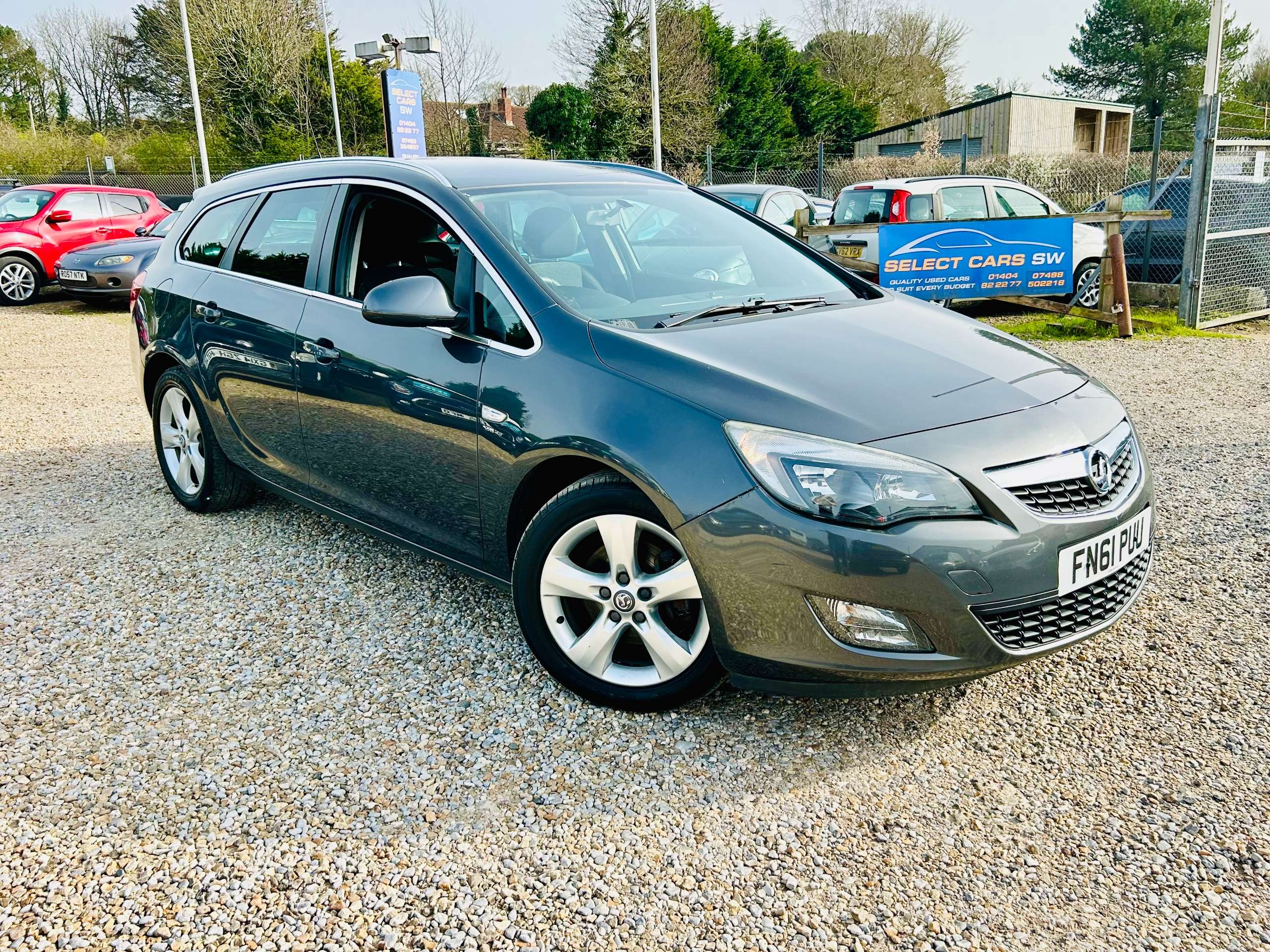 A 2011 VAUXHALL ASTRA 2.0 CDTi ecoFLEX SRi Sports Tourer 5dr Diesel Manual Euro 5 (s/s) (165 ps) A 2011 VAUXHALL ASTRA 2.0 CDTi ecoFLEX SRi Sports Tourer 5dr Diesel Manual Euro 5 (s/s) (165 ps)