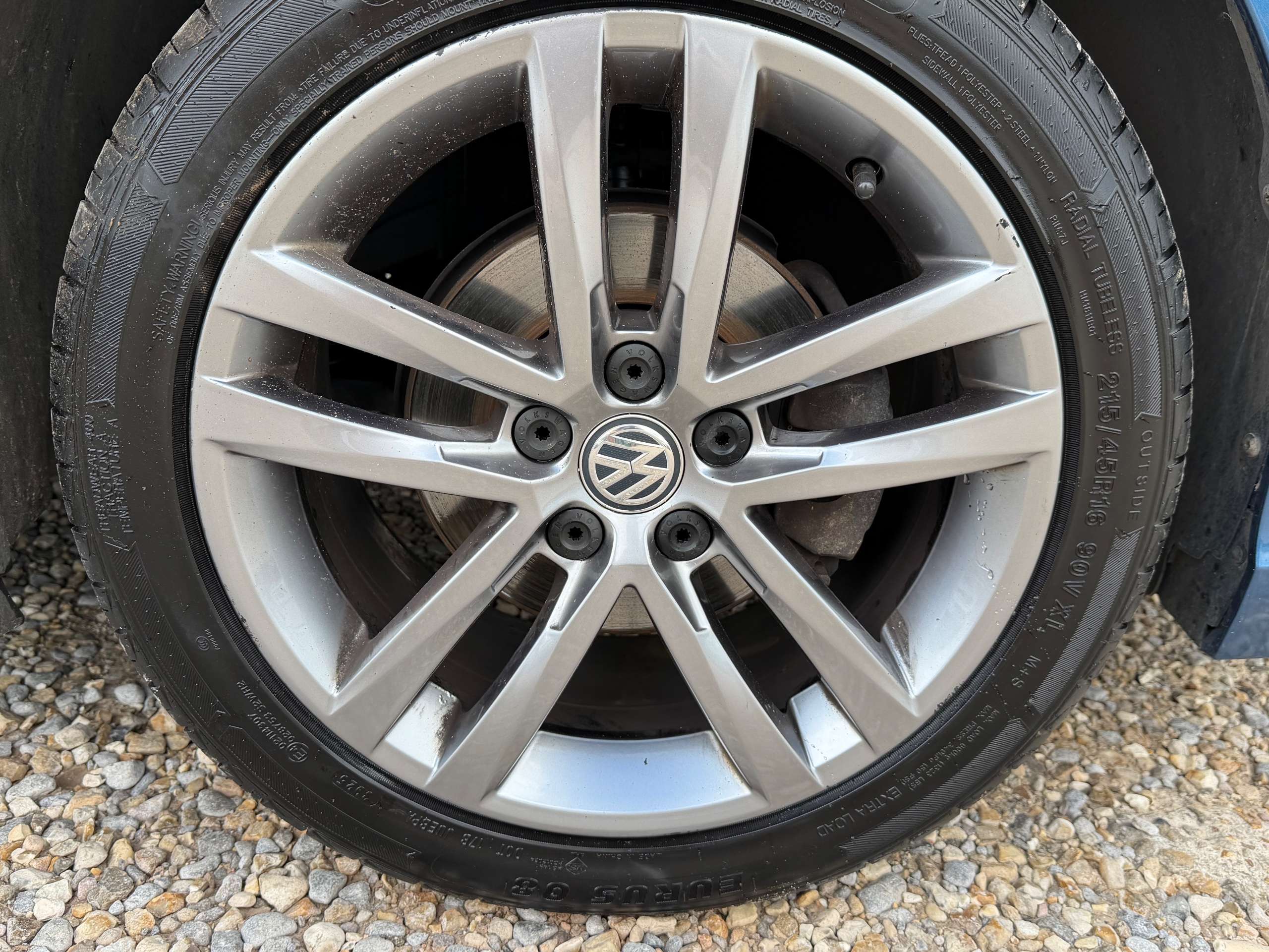 A 2017 VOLKSWAGEN POLO 1.2 TSI R-Line Hatchback 3dr Petrol Manual Euro 6 (s/s) (90 ps) A 2017 VOLKSWAGEN POLO 1.2 TSI R-Line Hatchback 3dr Petrol Manual Euro 6 (s/s) (90 ps)