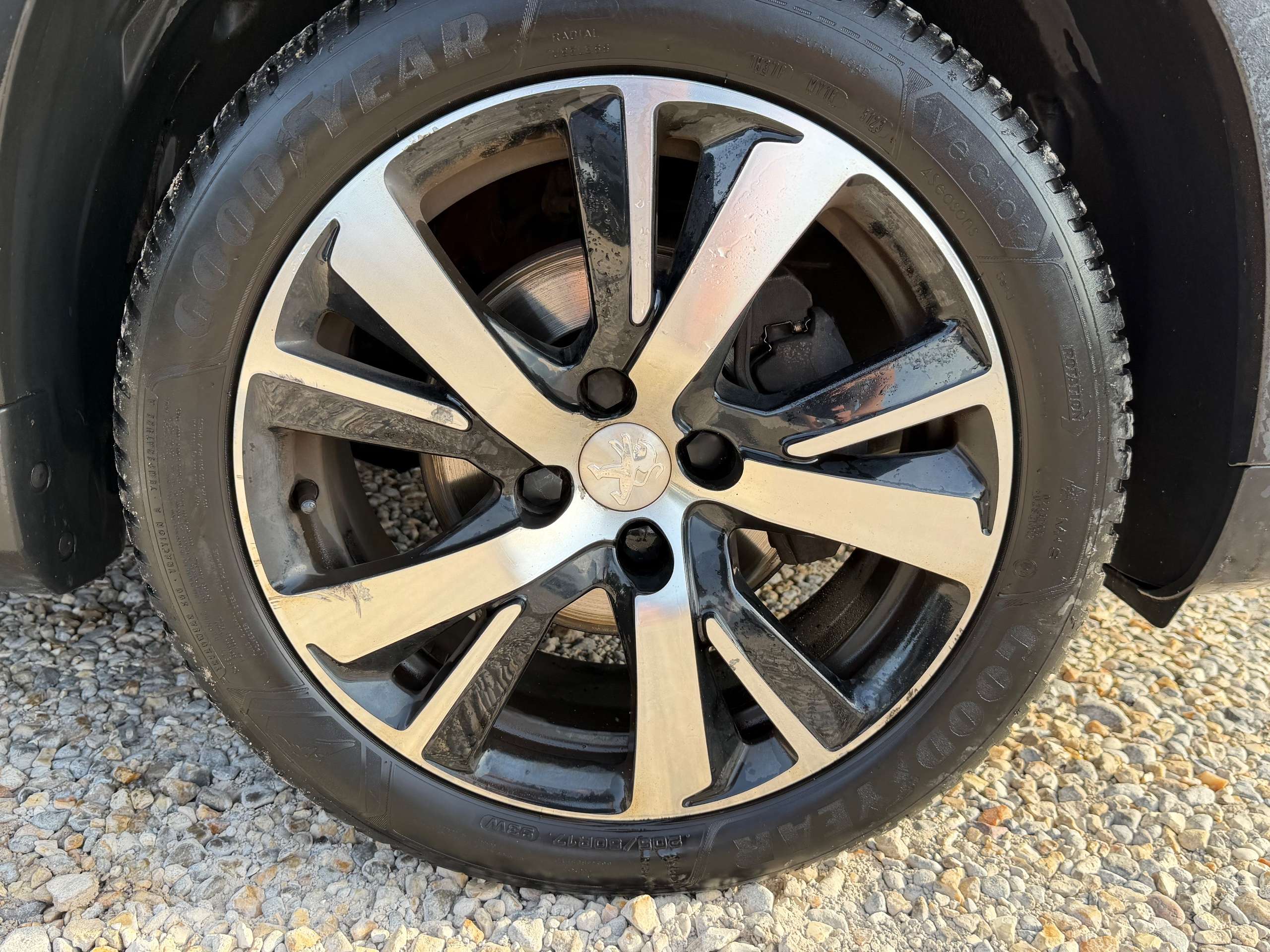 A 2019 PEUGEOT 2008 1.5 BlueHDi GT Line SUV 5dr Diesel EAT Euro 6 (s/s) (120 ps) A 2019 PEUGEOT 2008 1.5 BlueHDi GT Line SUV 5dr Diesel EAT Euro 6 (s/s) (120 ps)