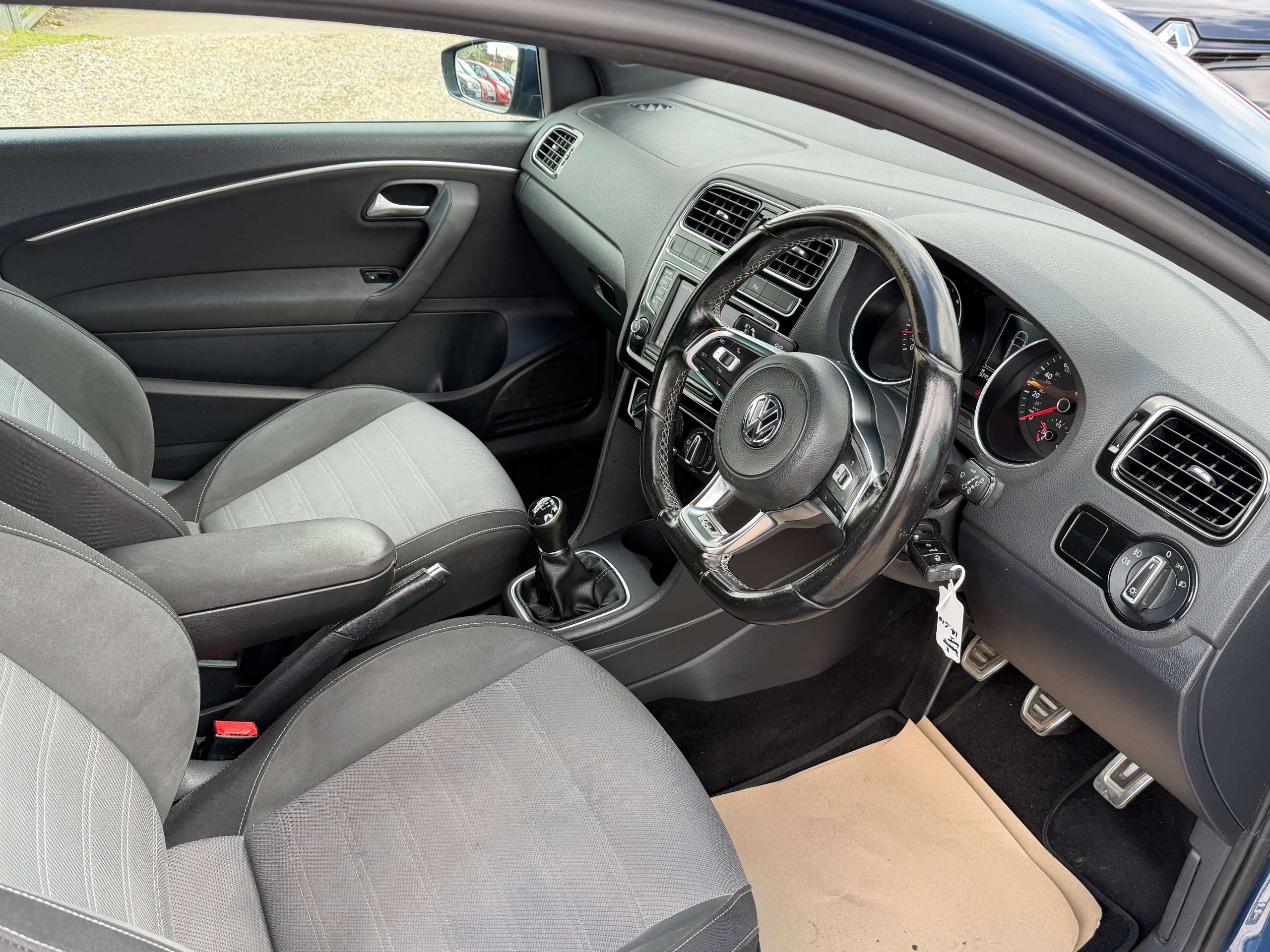 A 2017 VOLKSWAGEN POLO 1.2 TSI R-Line Hatchback 3dr Petrol Manual Euro 6 (s/s) (90 ps) A 2017 VOLKSWAGEN POLO 1.2 TSI R-Line Hatchback 3dr Petrol Manual Euro 6 (s/s) (90 ps)