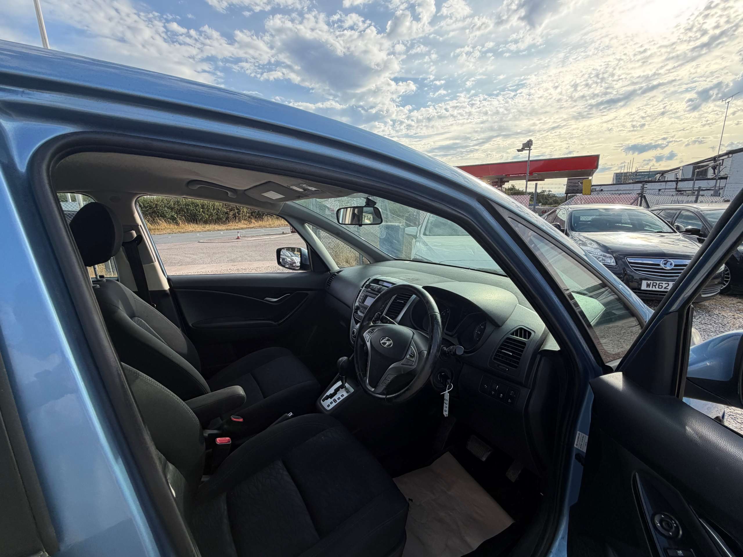 A 2012 HYUNDAI IX20 1.6 Active Hatchback 5dr Petrol Auto Euro 5 (123 bhp) A 2012 HYUNDAI IX20 1.6 Active Hatchback 5dr Petrol Auto Euro 5 (123 bhp)