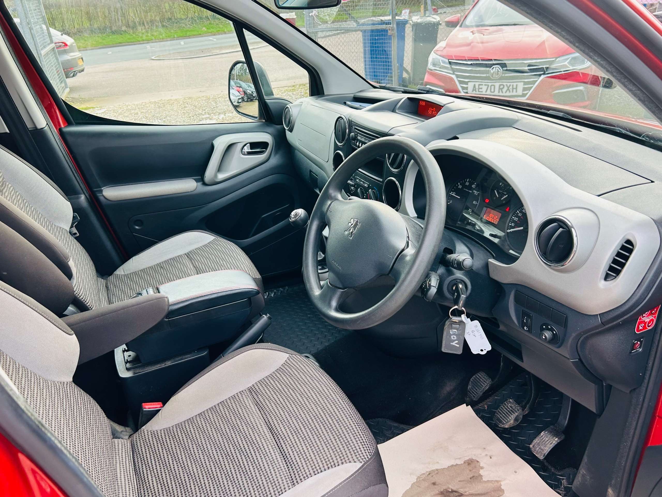 A 2011 PEUGEOT PARTNER TEPEE 1.6 HDi 8v Tepee Outdoor MPV 5dr Diesel Manual (139 g/km, 92 bhp) A 2011 PEUGEOT PARTNER TEPEE 1.6 HDi 8v Tepee Outdoor MPV 5dr Diesel Manual (139 g/km, 92 bhp)