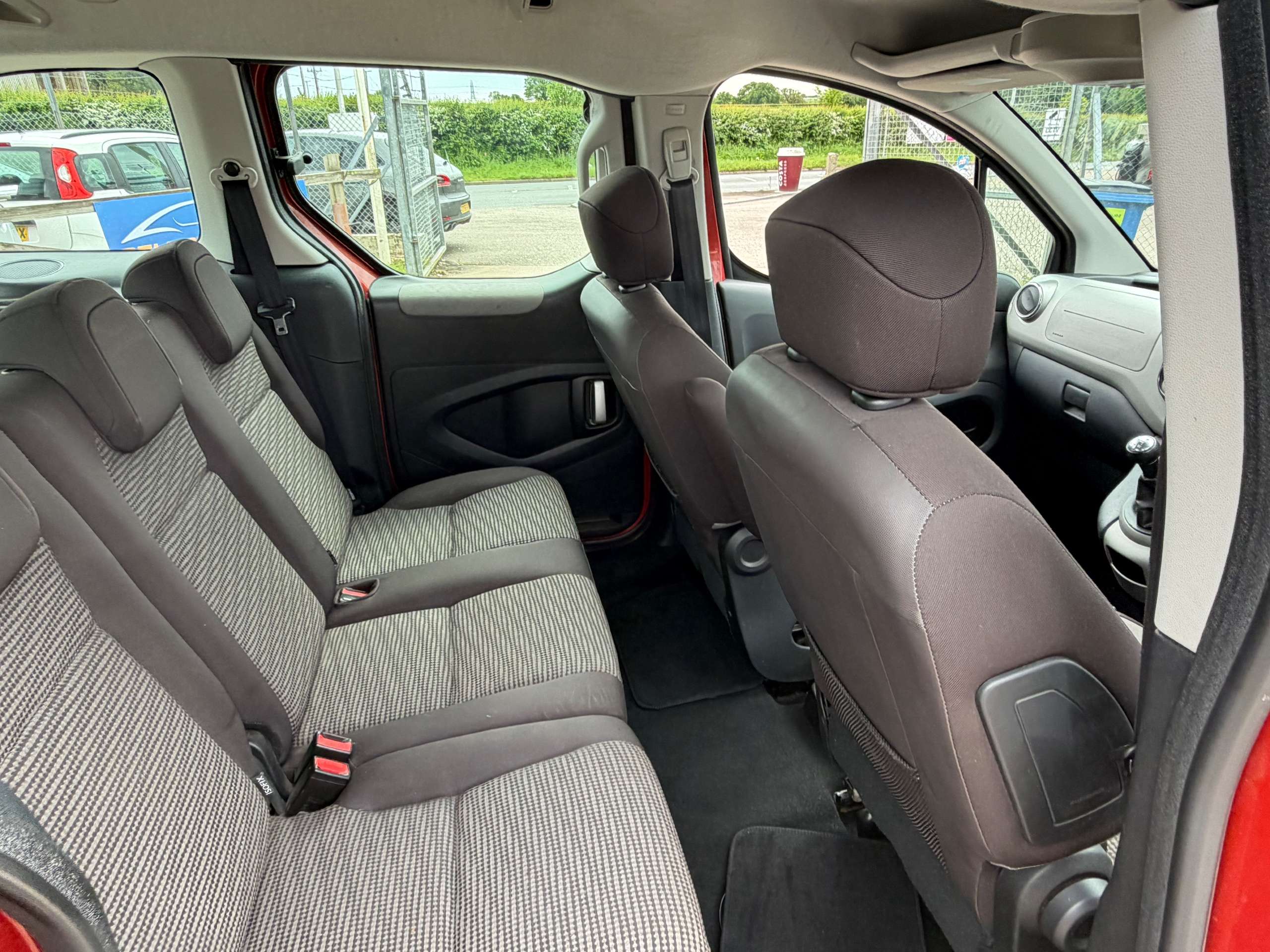 2011 PEUGEOT PARTNER TEPEE 2011 PEUGEOT PARTNER TEPEE
