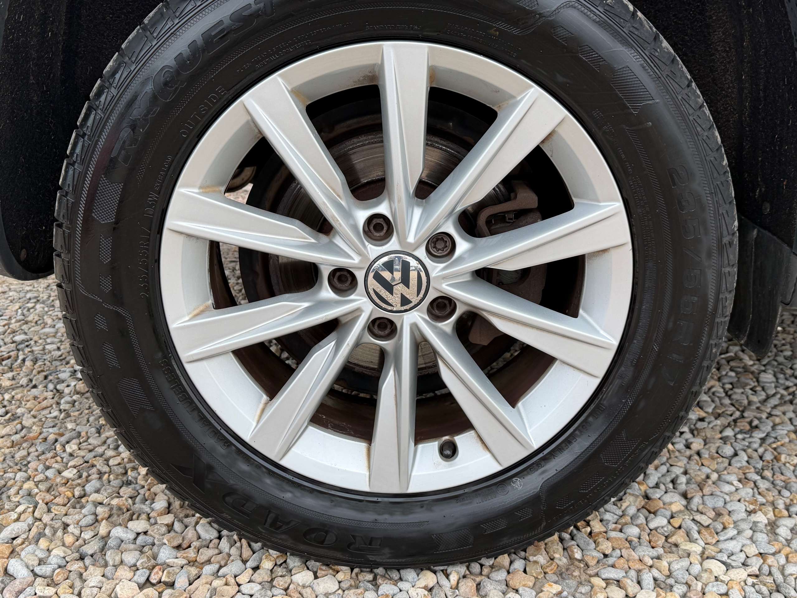 A 2013 VOLKSWAGEN TIGUAN 2.0 TDI BlueMotion Tech SE SUV 5dr Diesel DSG 4WD Euro 5 (s/s) (140 ps) A 2013 VOLKSWAGEN TIGUAN 2.0 TDI BlueMotion Tech SE SUV 5dr Diesel DSG 4WD Euro 5 (s/s) (140 ps)