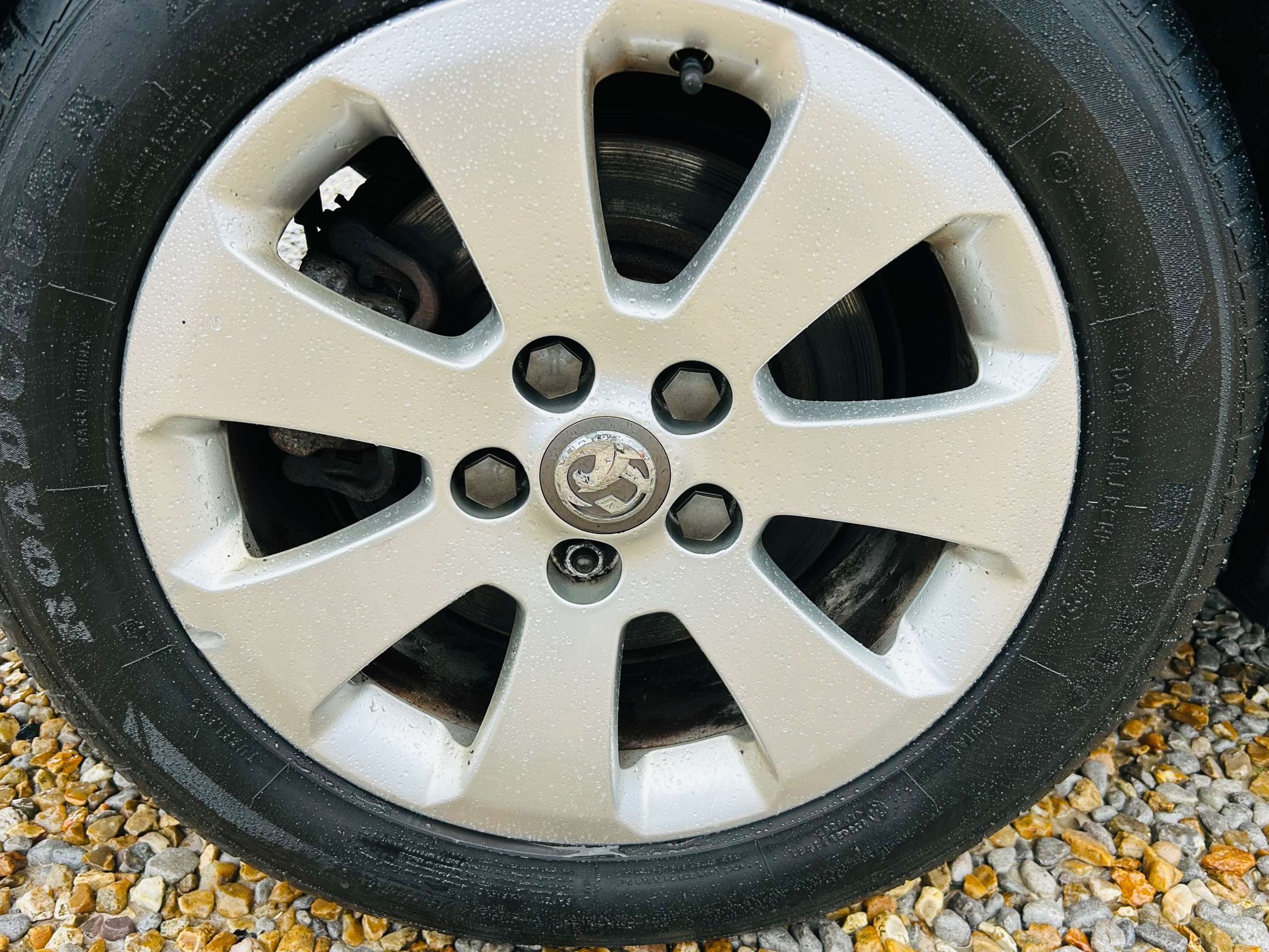 A 2012 VAUXHALL INSIGNIA 2.0 CDTi ecoFLEX SRi Sports Tourer 5dr Diesel Manual Euro 5 (s/s) (160 ps) A 2012 VAUXHALL INSIGNIA 2.0 CDTi ecoFLEX SRi Sports Tourer 5dr Diesel Manual Euro 5 (s/s) (160 ps)