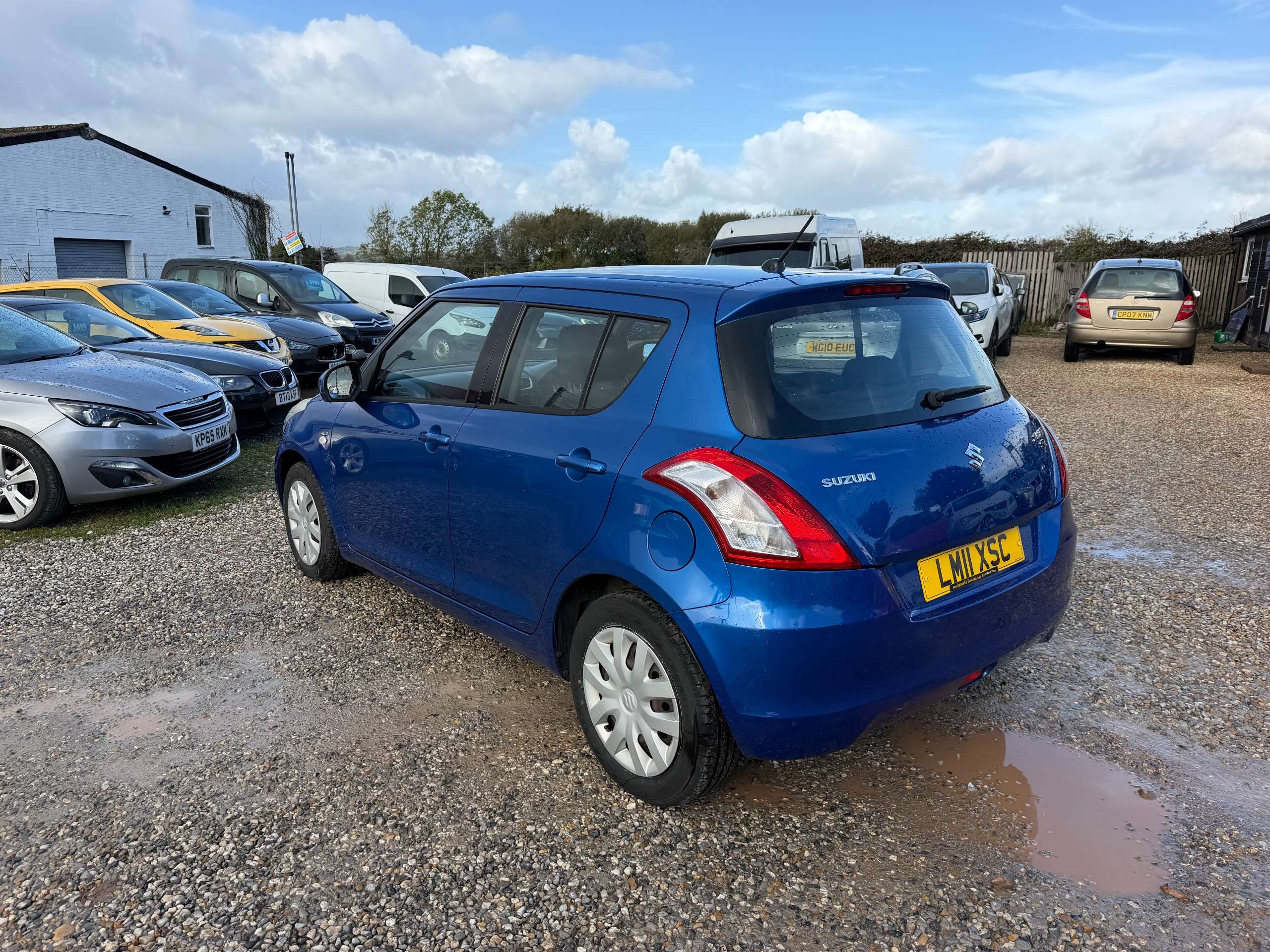 2011 SUZUKI SWIFT 2011 SUZUKI SWIFT
