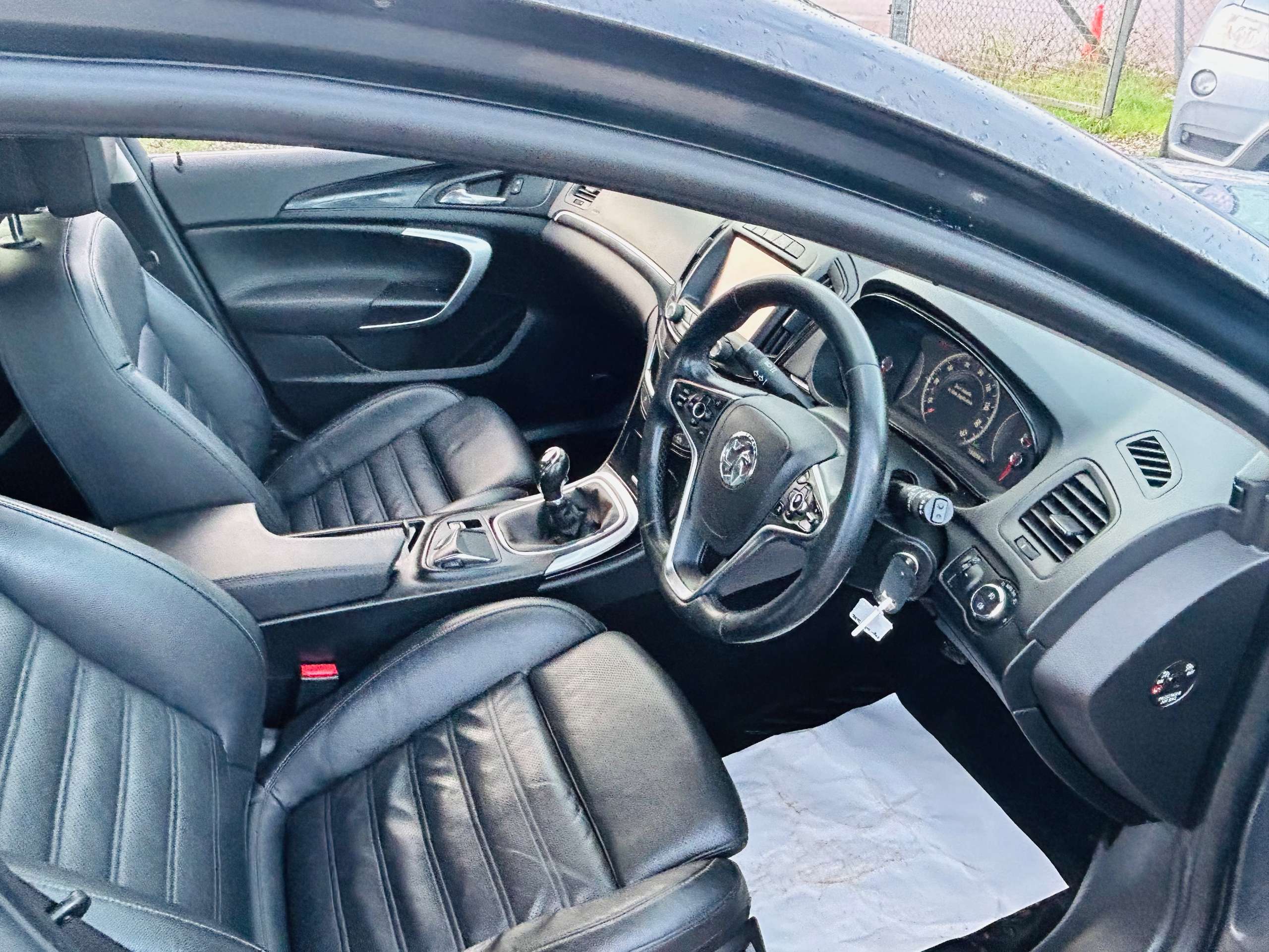 A 2015 VAUXHALL INSIGNIA 2.0 CDTi ecoFLEX Elite Nav Hatchback 5dr Diesel Manual Euro 5 (s/s) (140 ps) A 2015 VAUXHALL INSIGNIA 2.0 CDTi ecoFLEX Elite Nav Hatchback 5dr Diesel Manual Euro 5 (s/s) (140 ps)